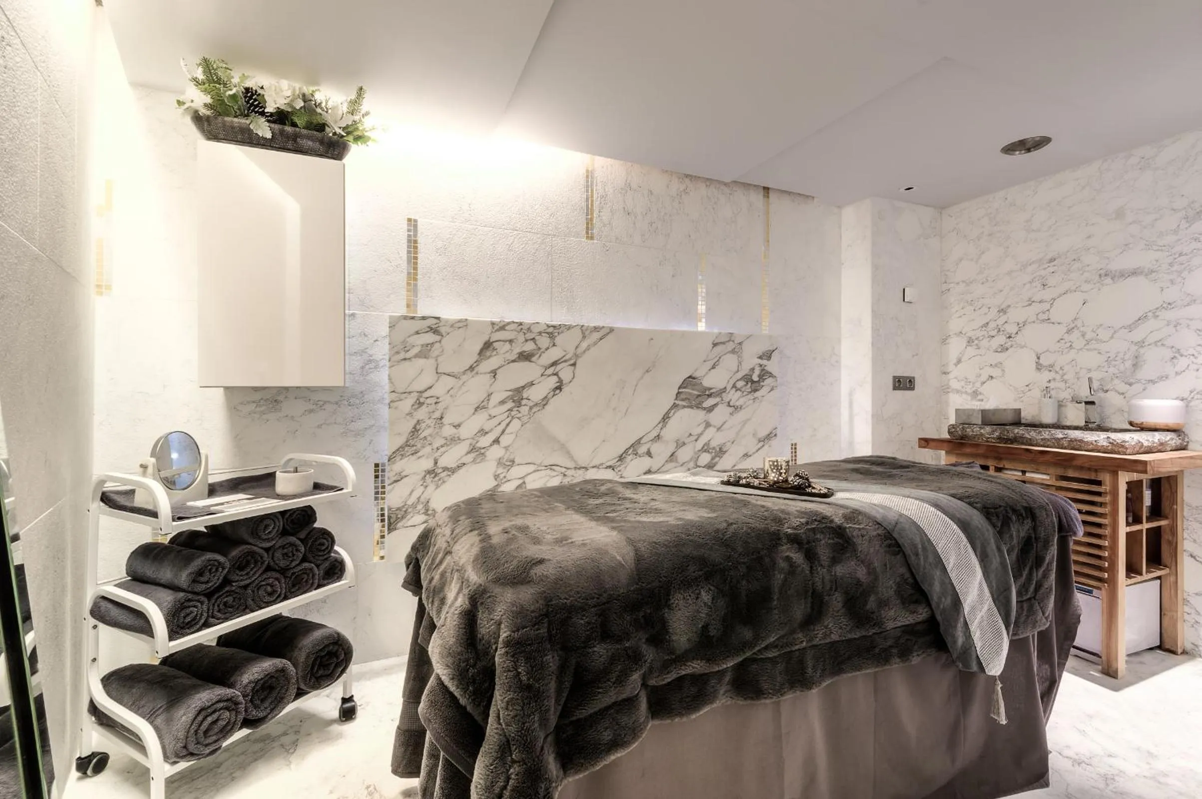 Massage, Bed in Hôtel La Sivolière