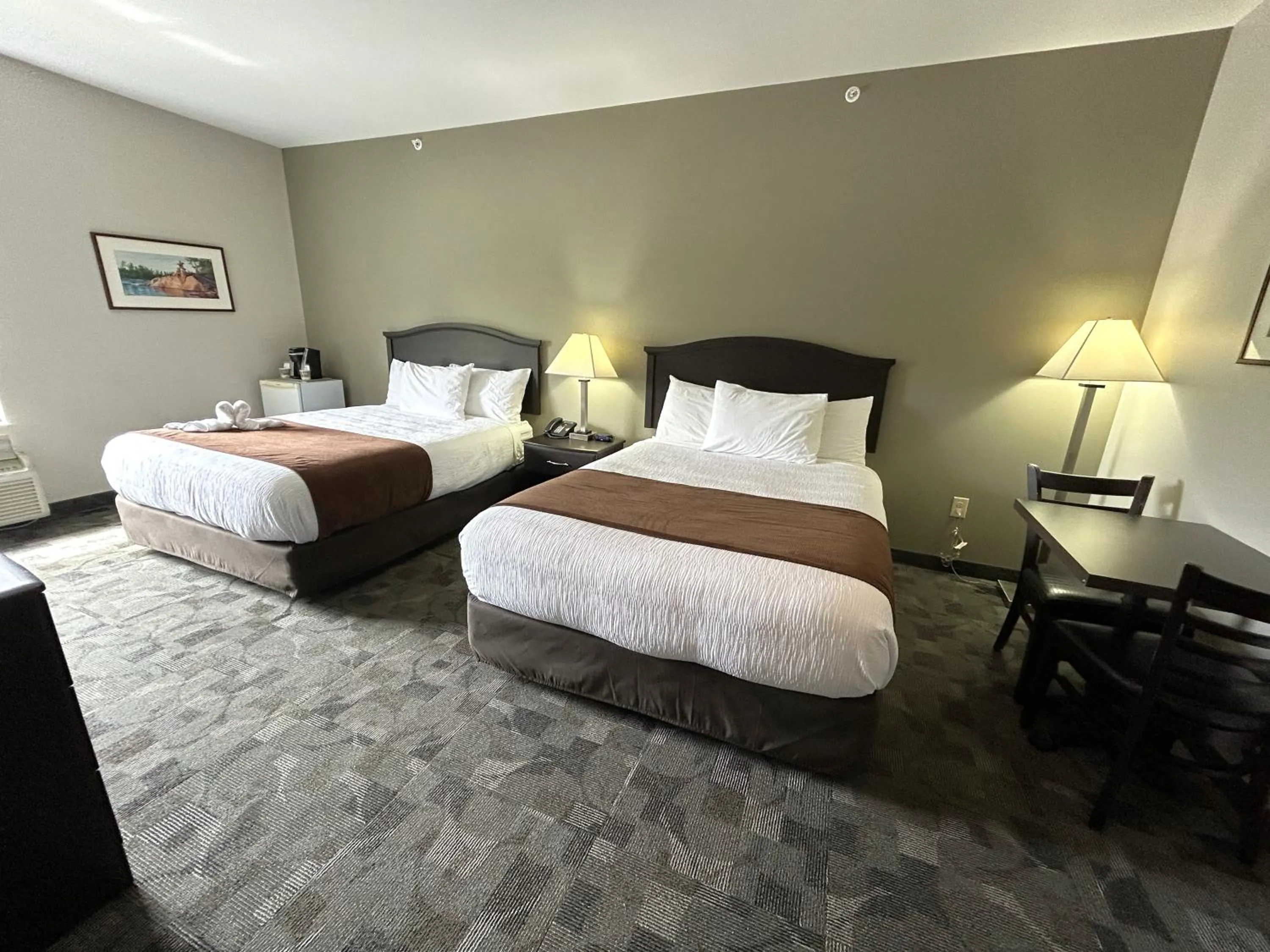 Bedroom, Bed in Midland Inn & Suites