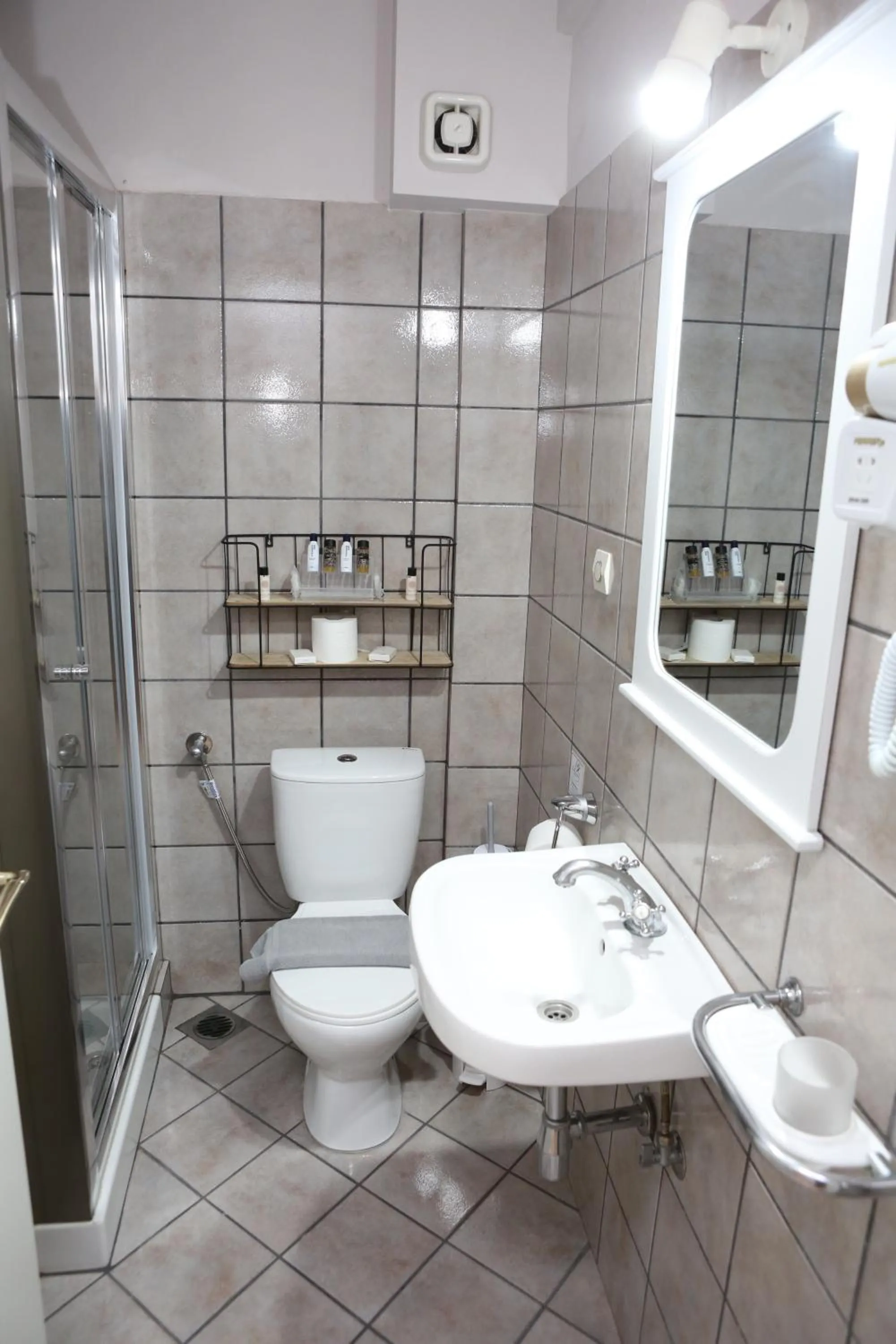 Shower in Caretta - Caretta Hotel