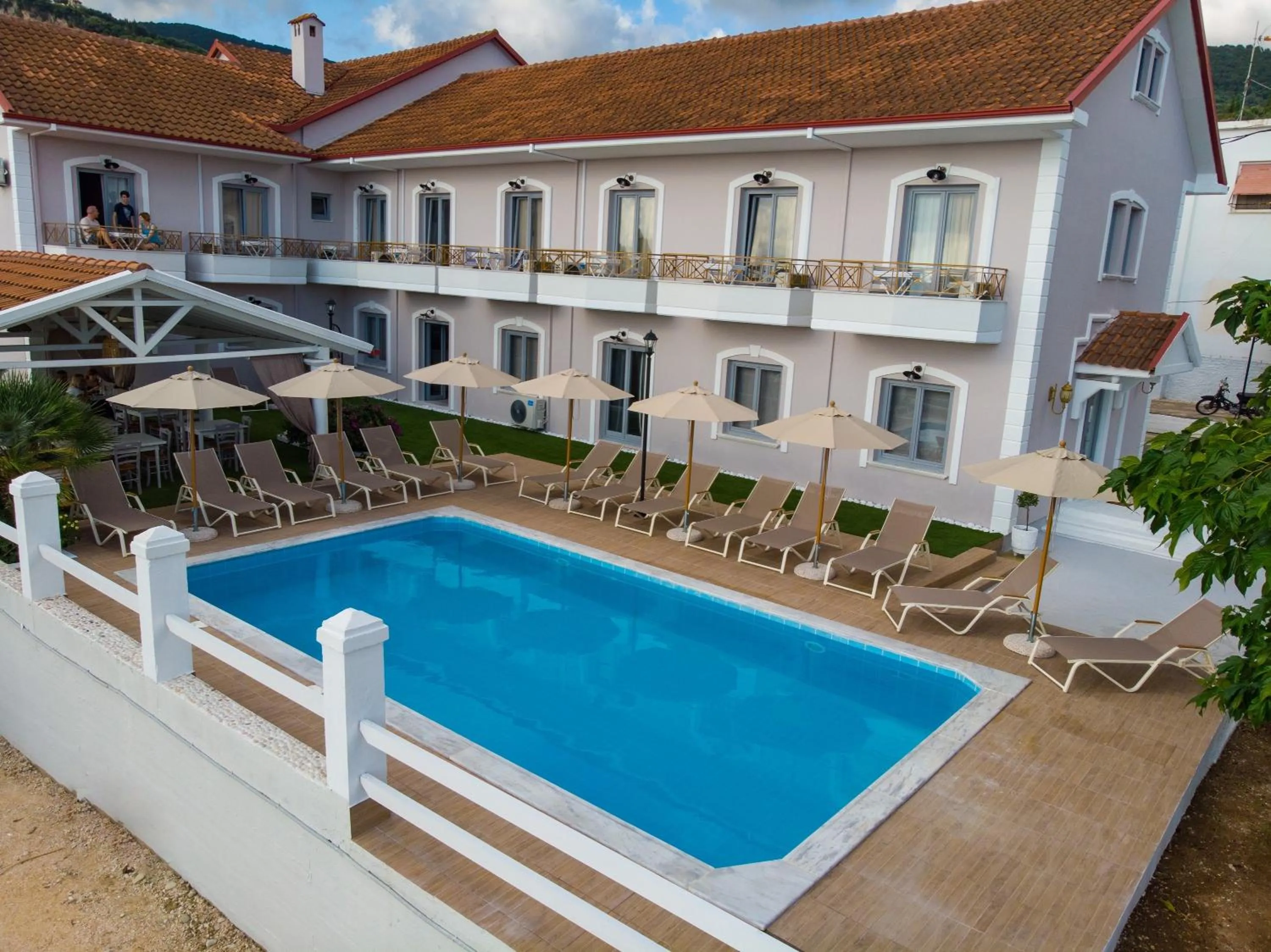 Property building in Caretta - Caretta Hotel