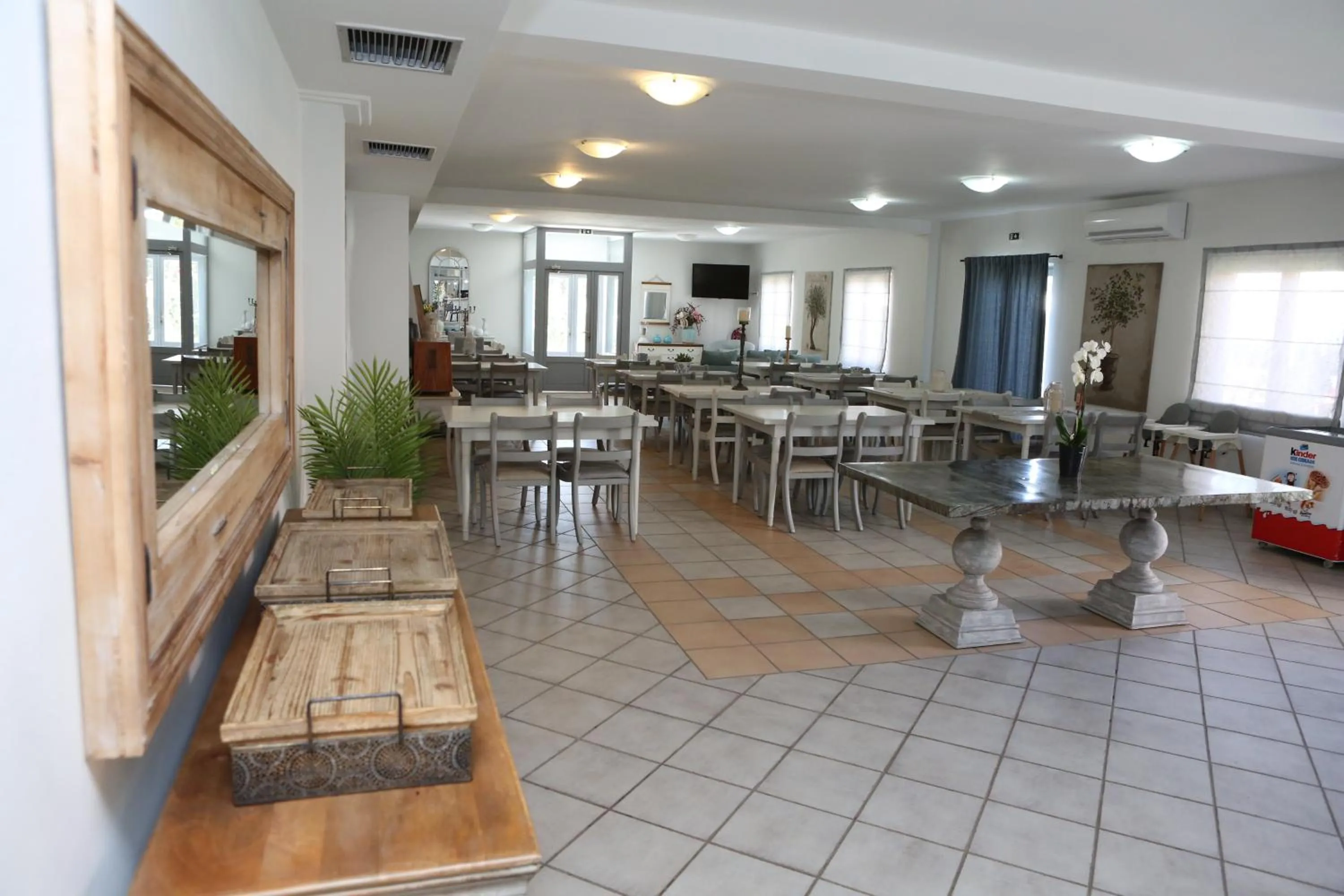 Restaurant/places to eat in Caretta - Caretta Hotel