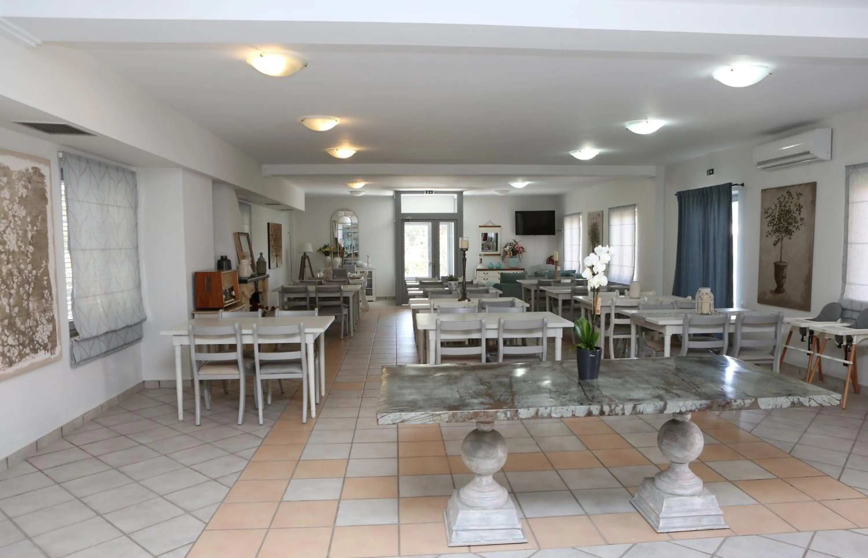 Restaurant/places to eat in Caretta - Caretta Hotel