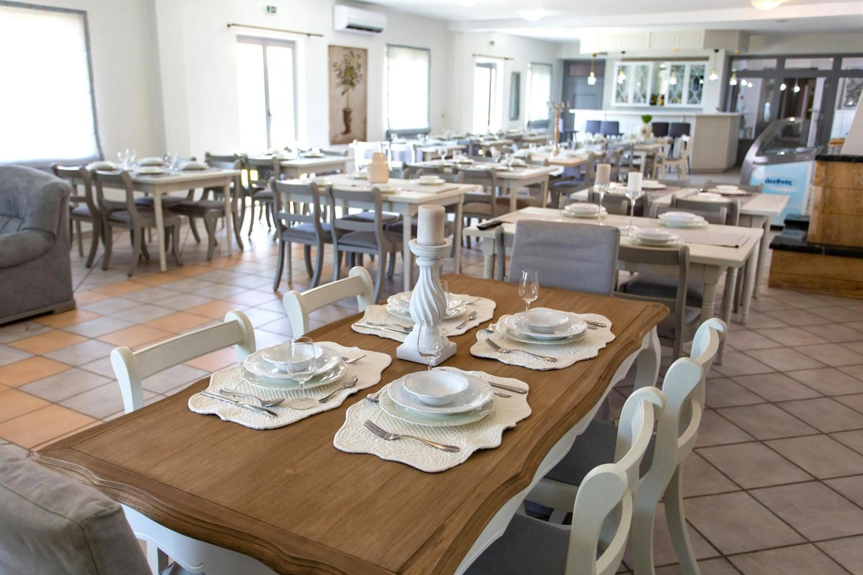 Restaurant/places to eat in Caretta - Caretta Hotel