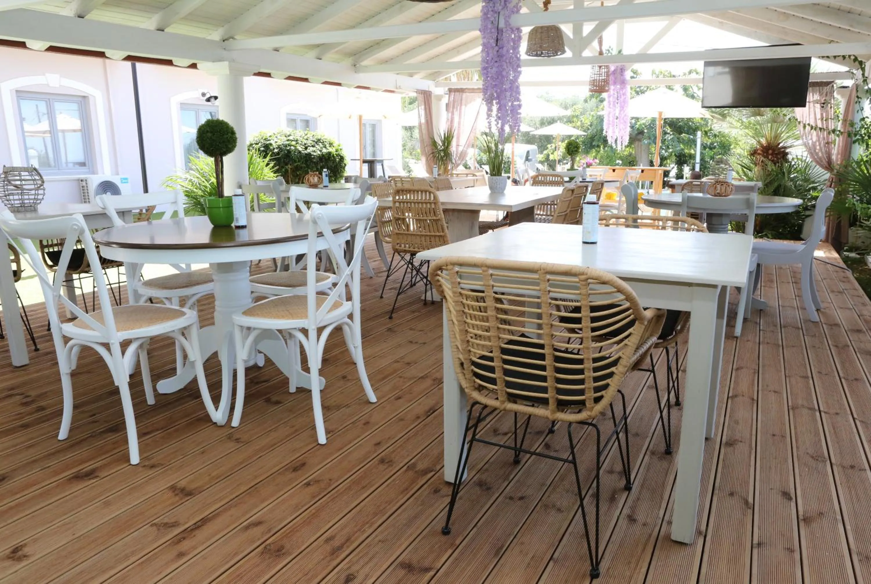 Restaurant/places to eat in Caretta - Caretta Hotel