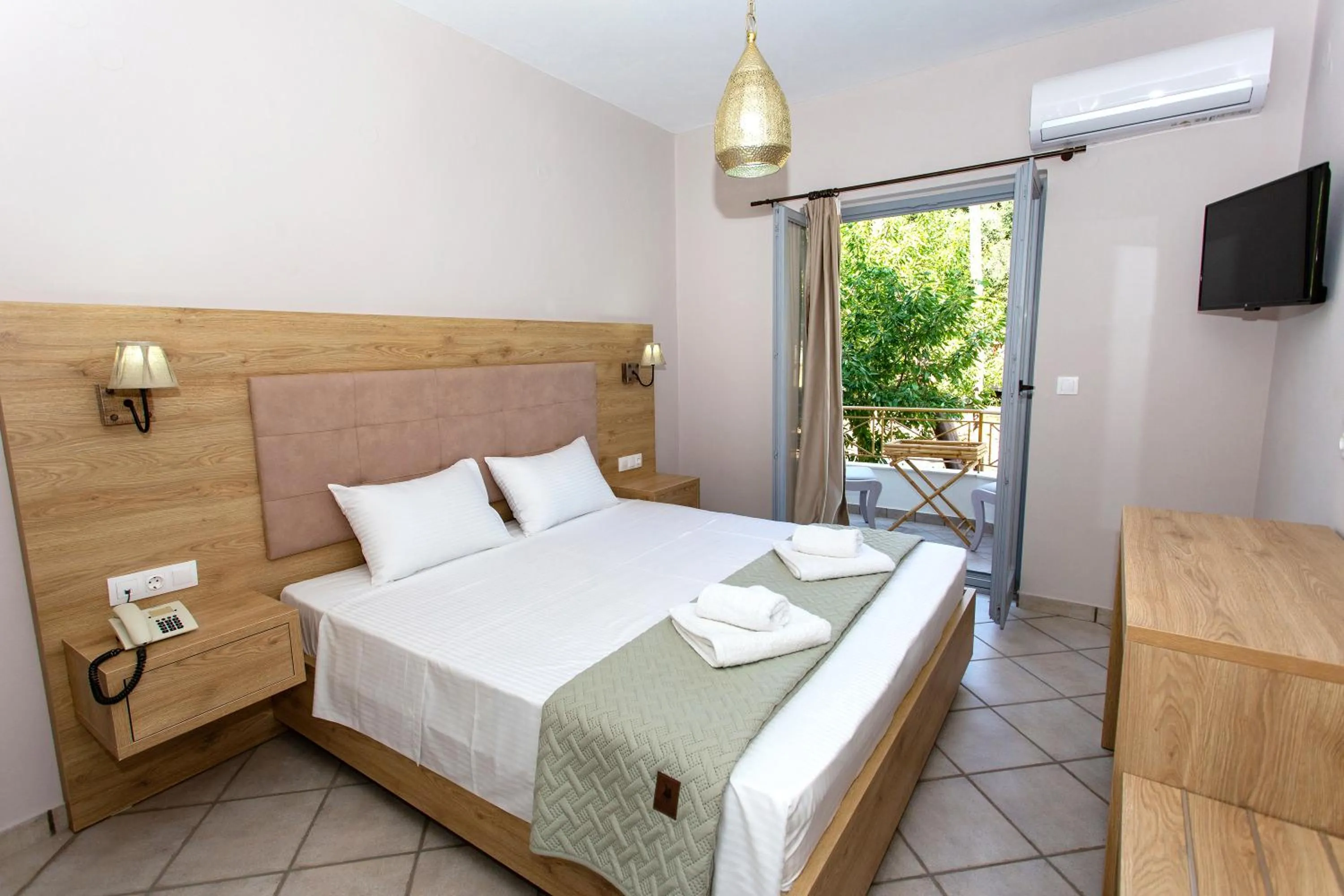 Bed in Caretta - Caretta Hotel