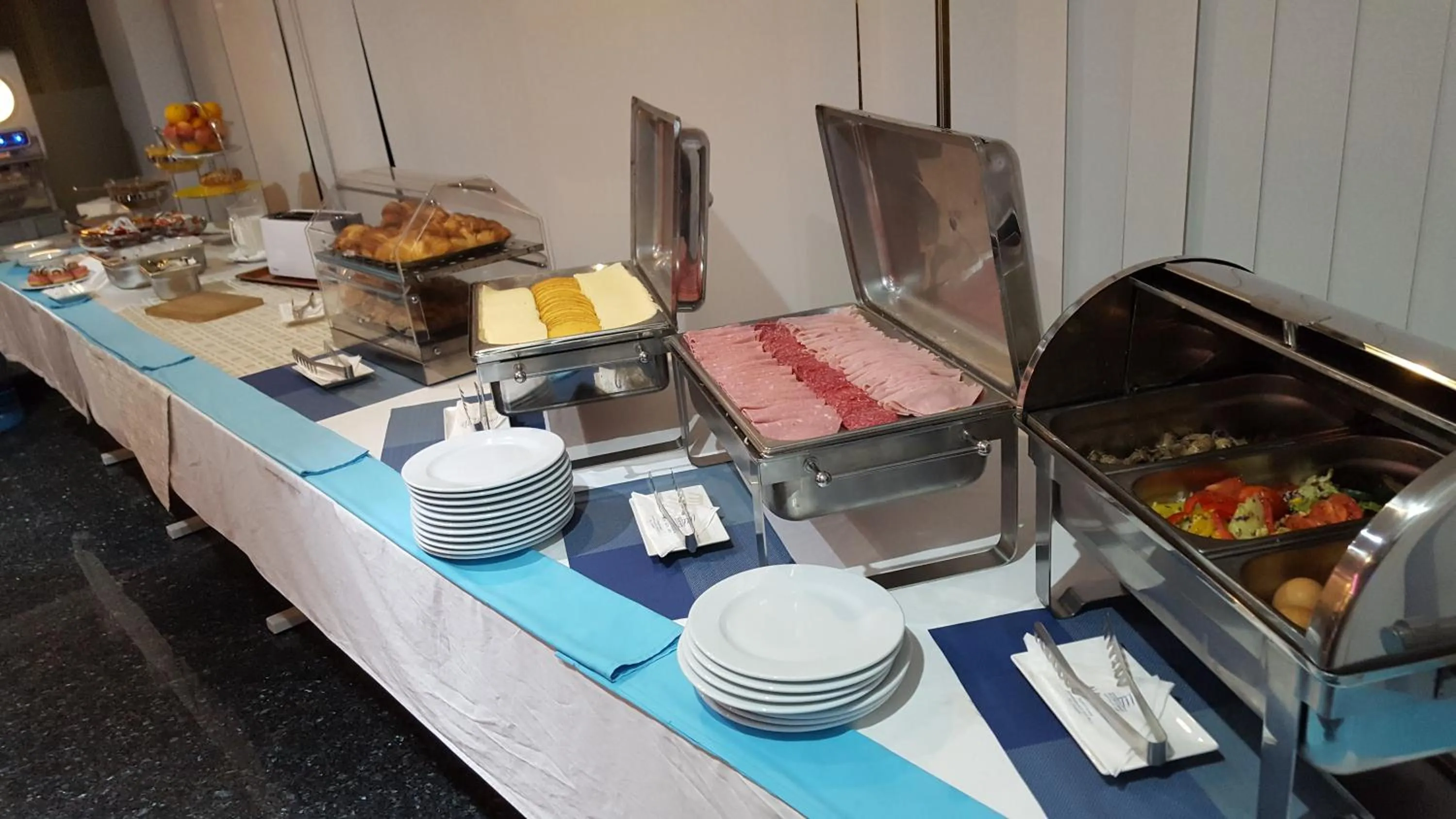 Continental breakfast in Water's Edge Hotel