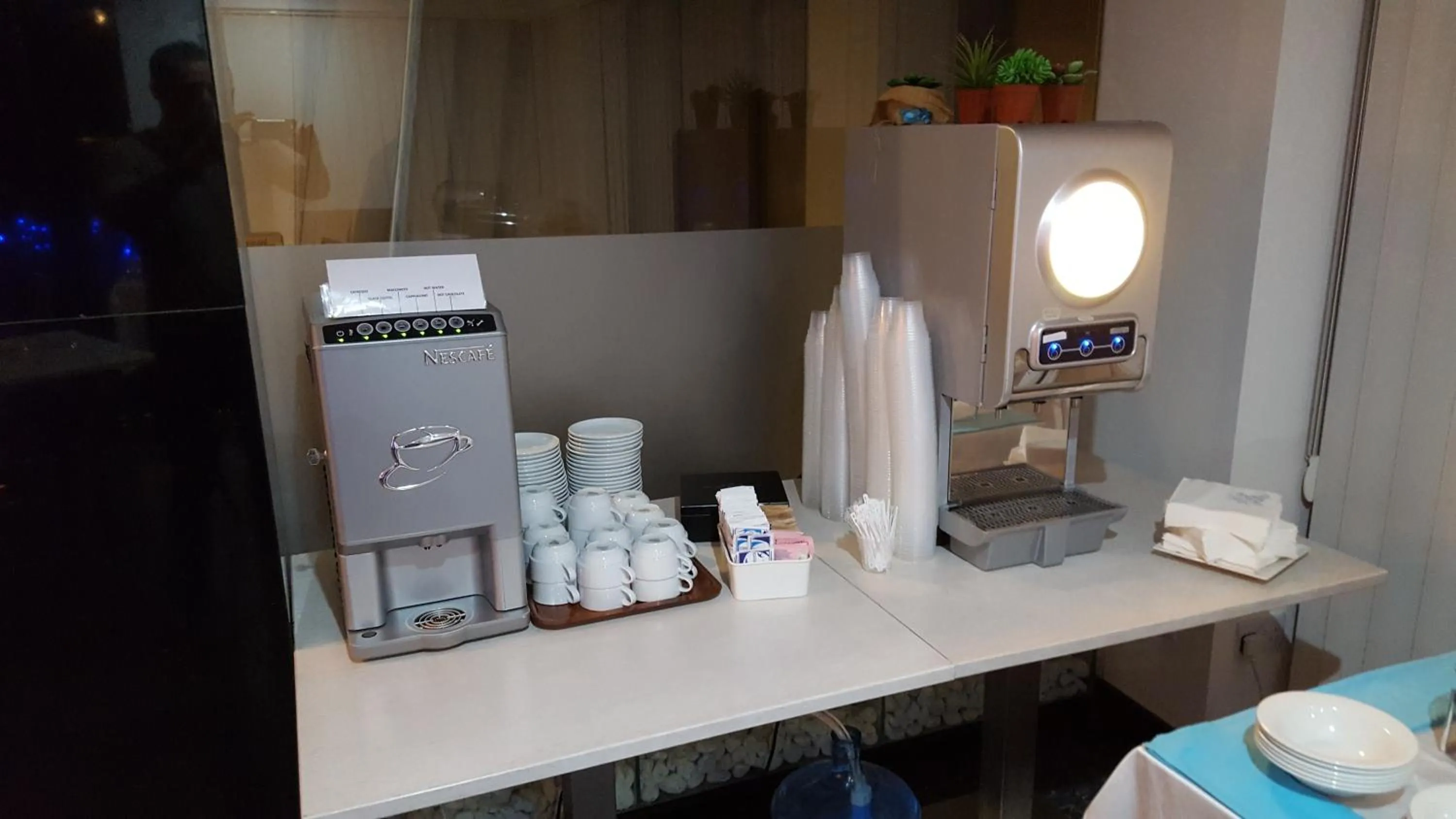 Breakfast in Water's Edge Hotel