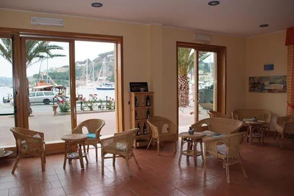 Communal lounge/ TV room in Hotel Belmare