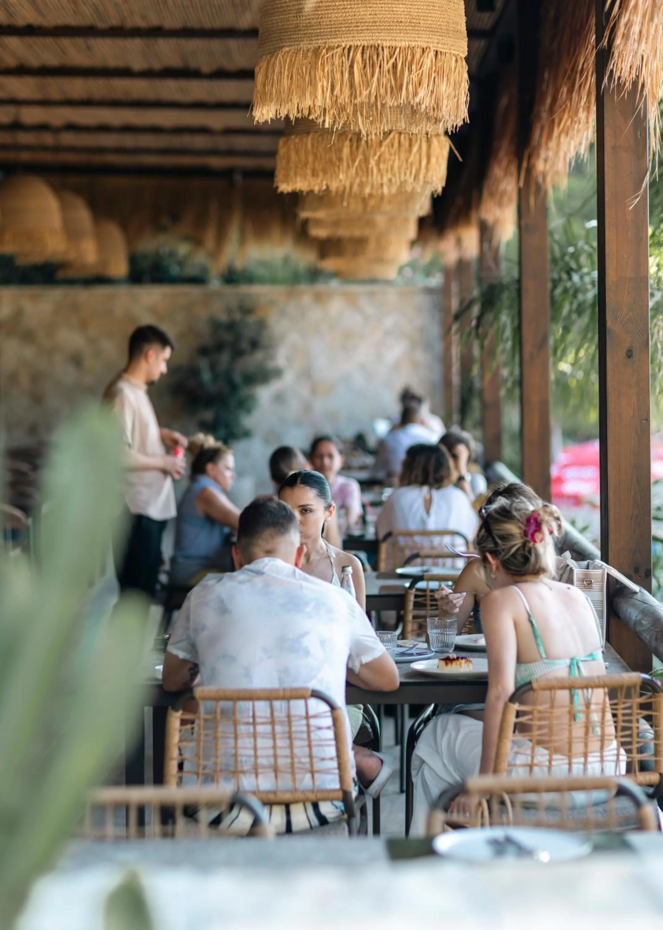 Restaurant/places to eat in Delight Hotel