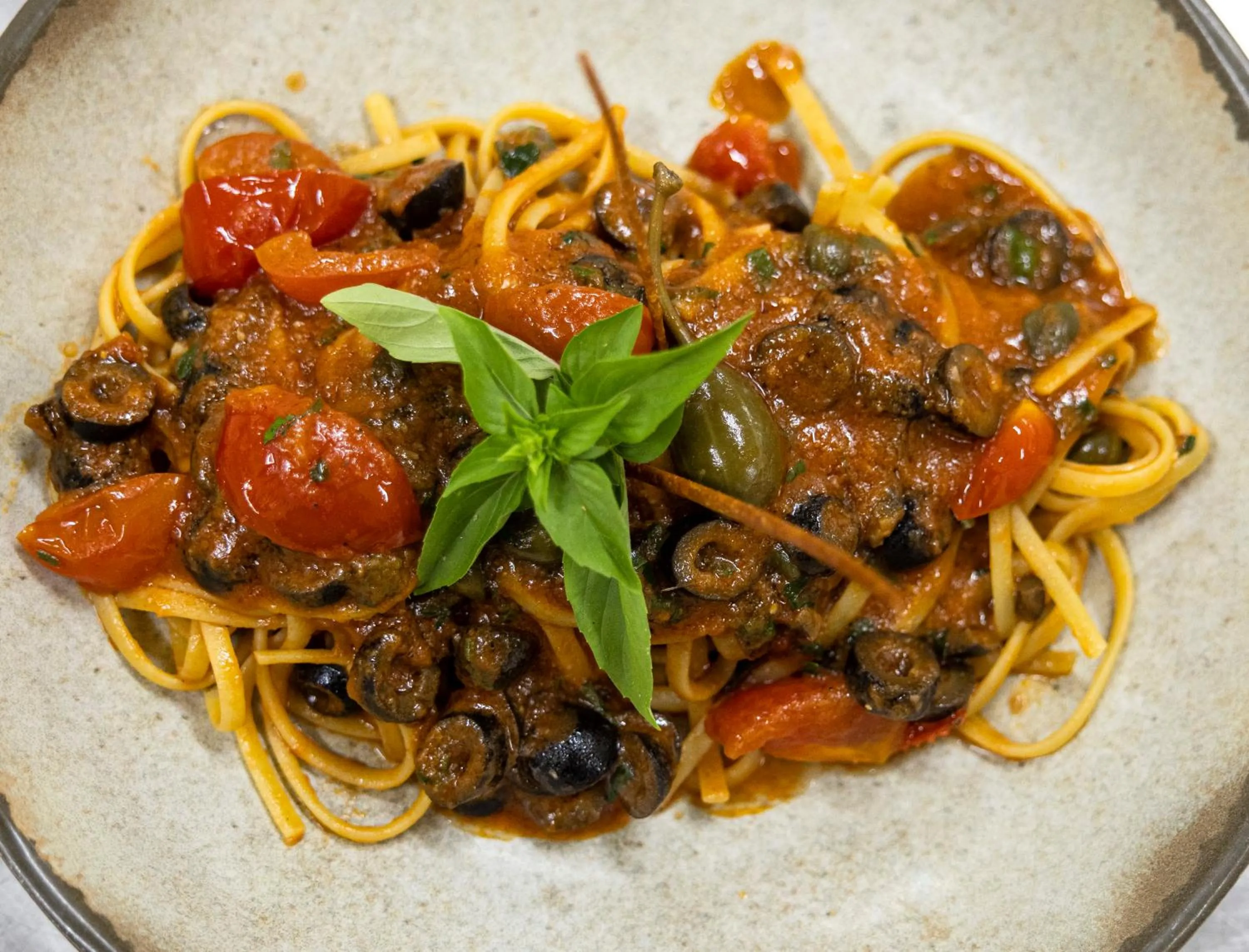 Restaurant/places to eat in Delight Hotel