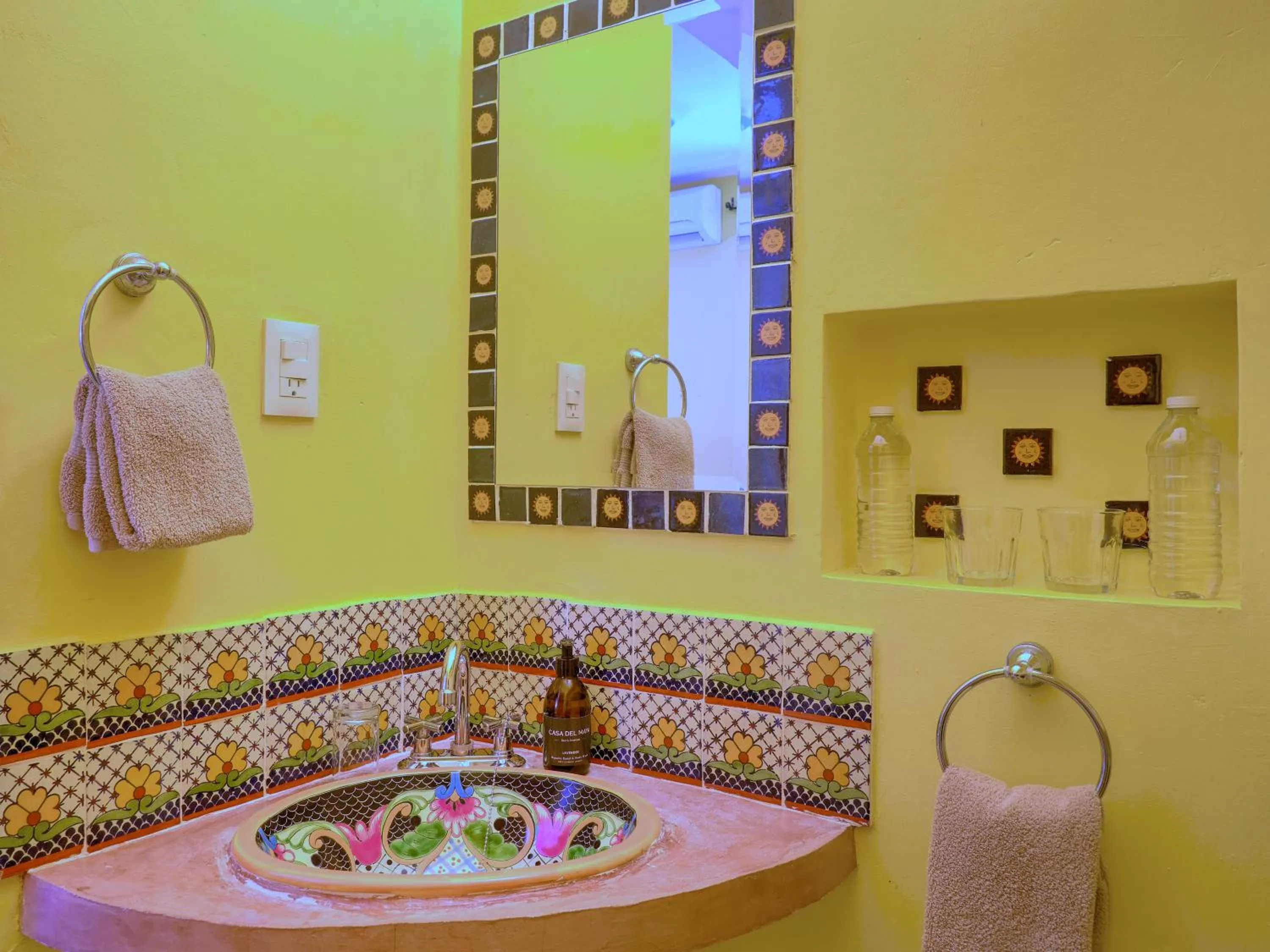 Bathroom in Casa Del Maya Bed & Breakfast