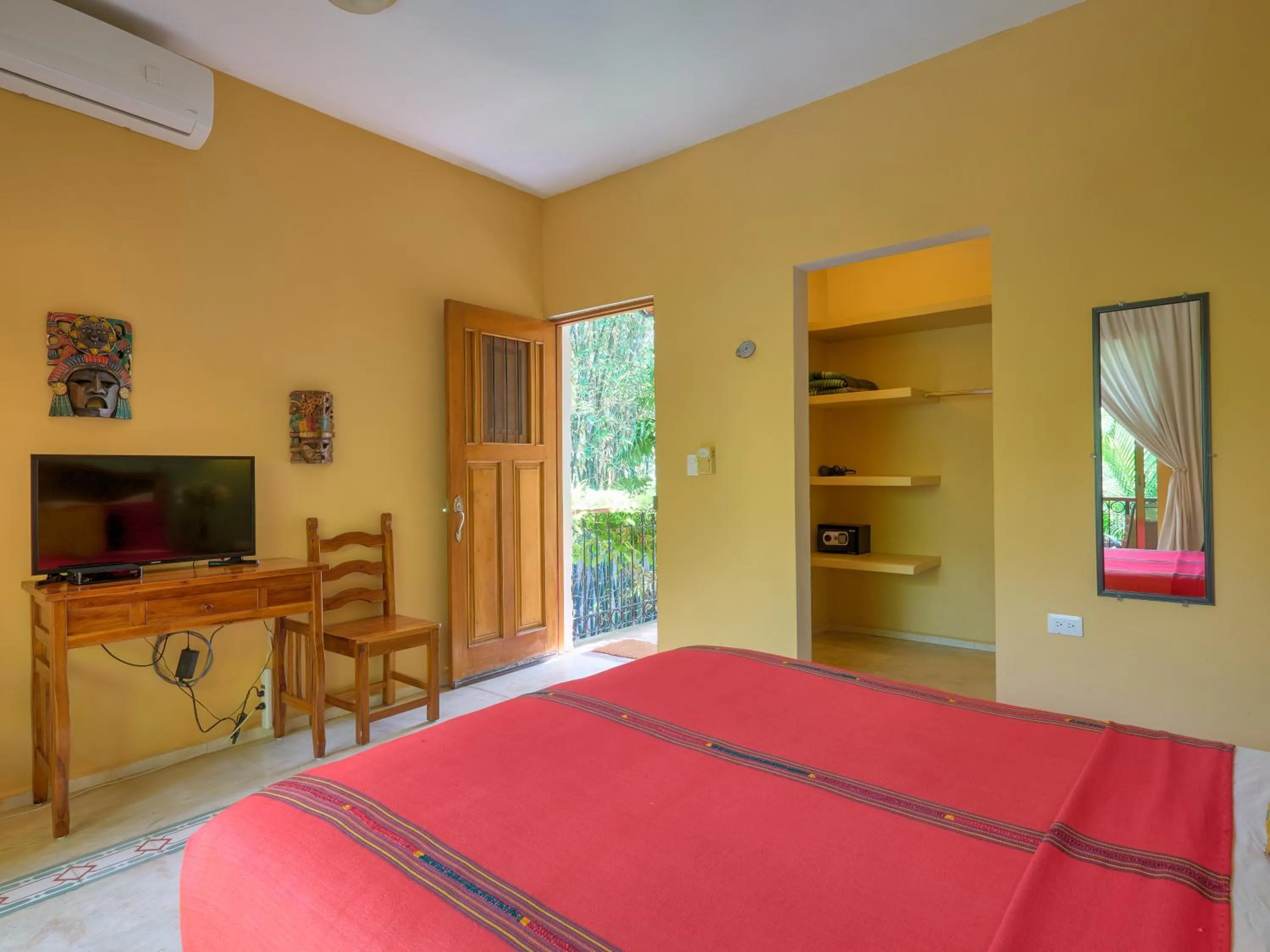 Bedroom, Bed in Casa Del Maya Bed & Breakfast