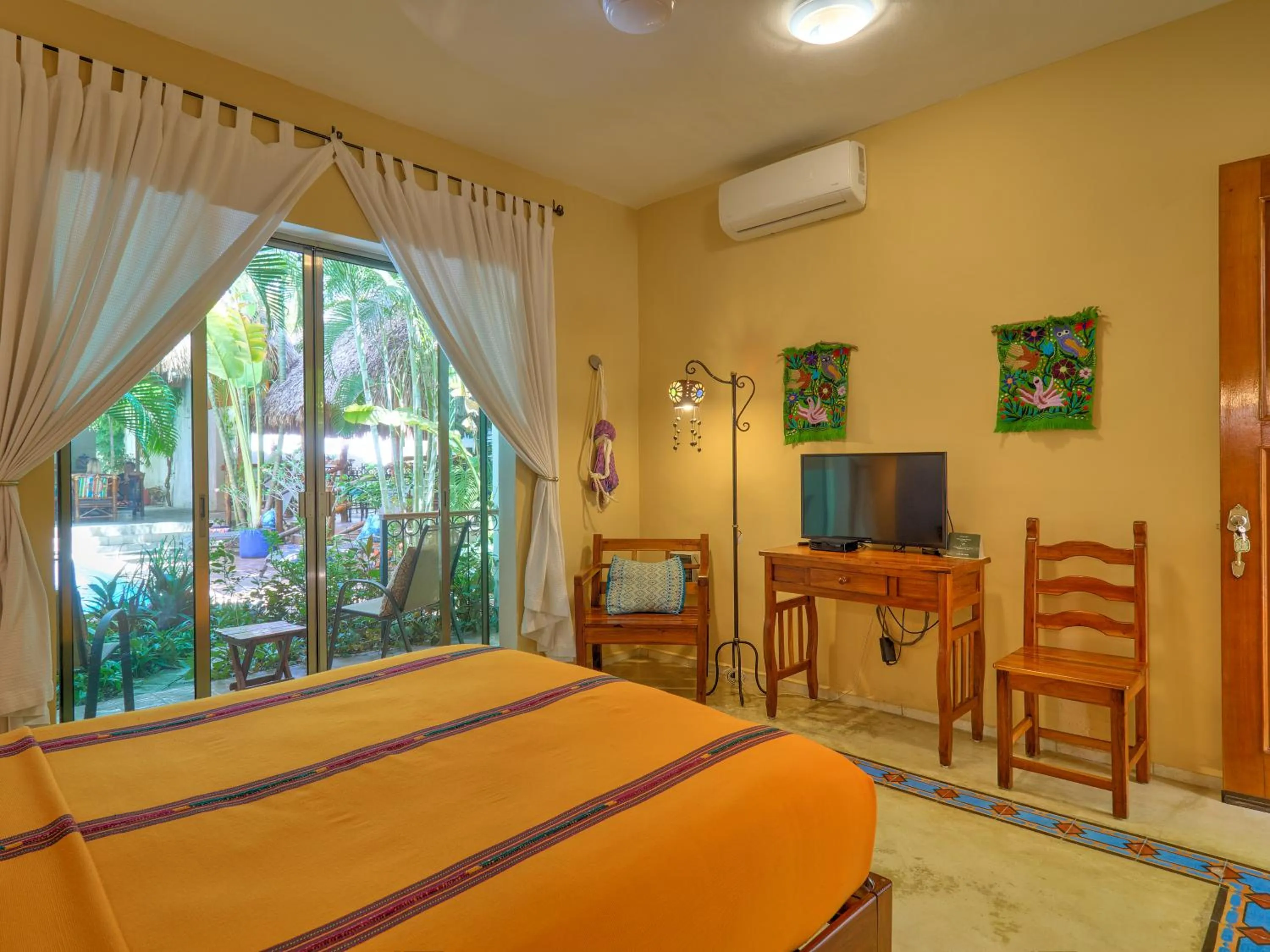 Photo of the whole room, Bed in Casa Del Maya Bed & Breakfast