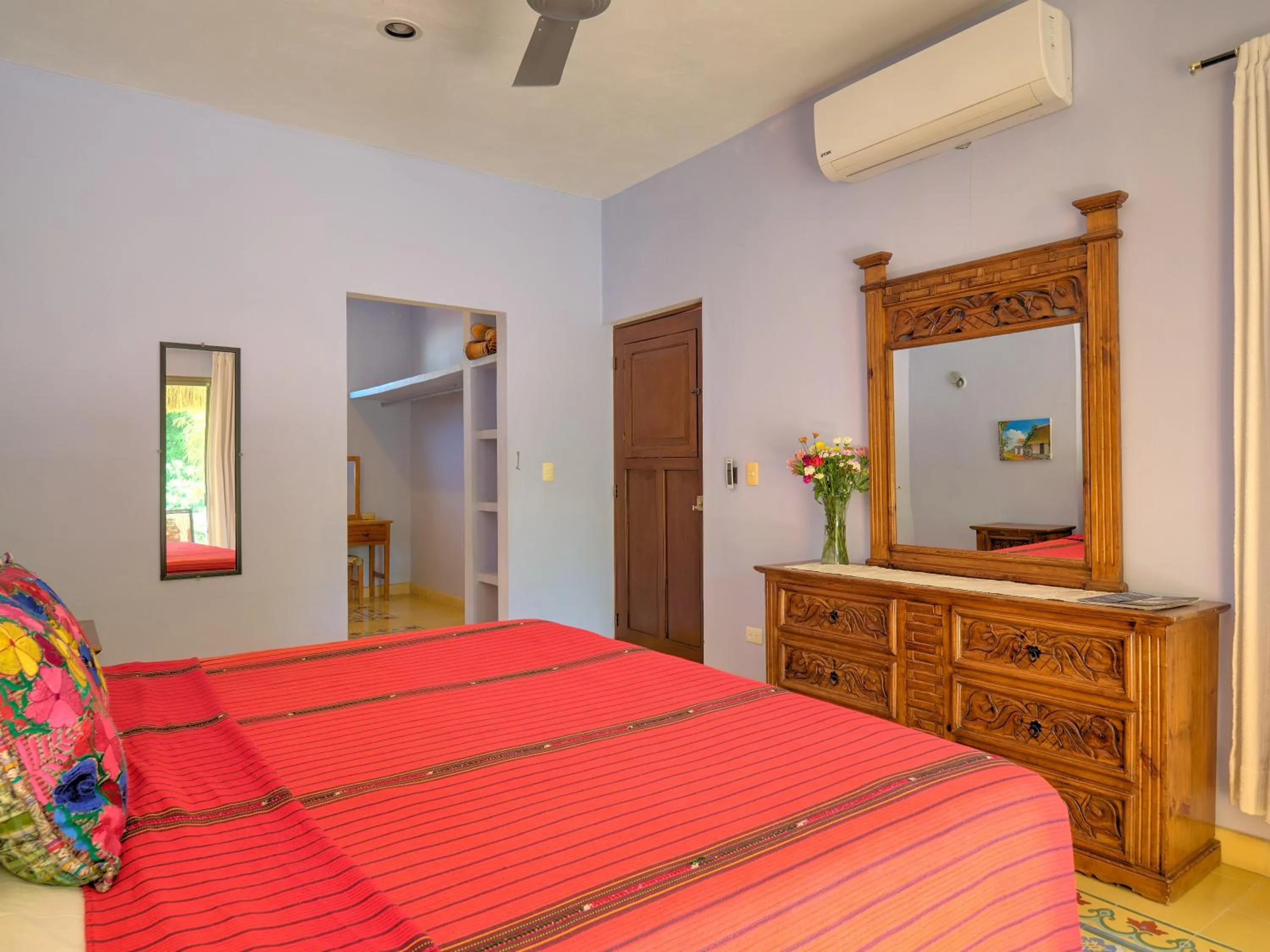 Bathroom, Bed in Casa Del Maya Bed & Breakfast