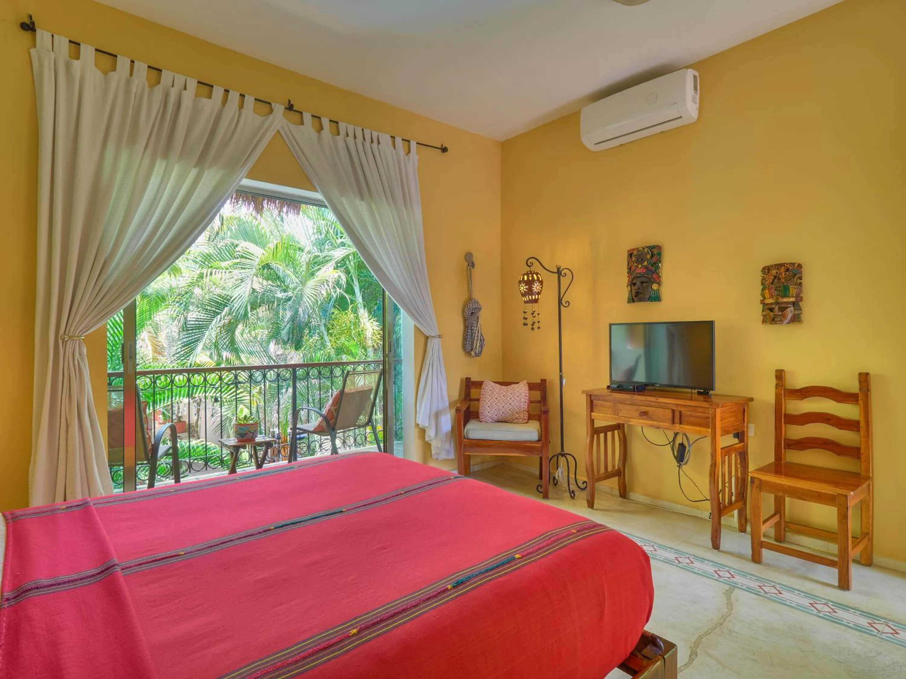 Photo of the whole room, Bed in Casa Del Maya Bed & Breakfast