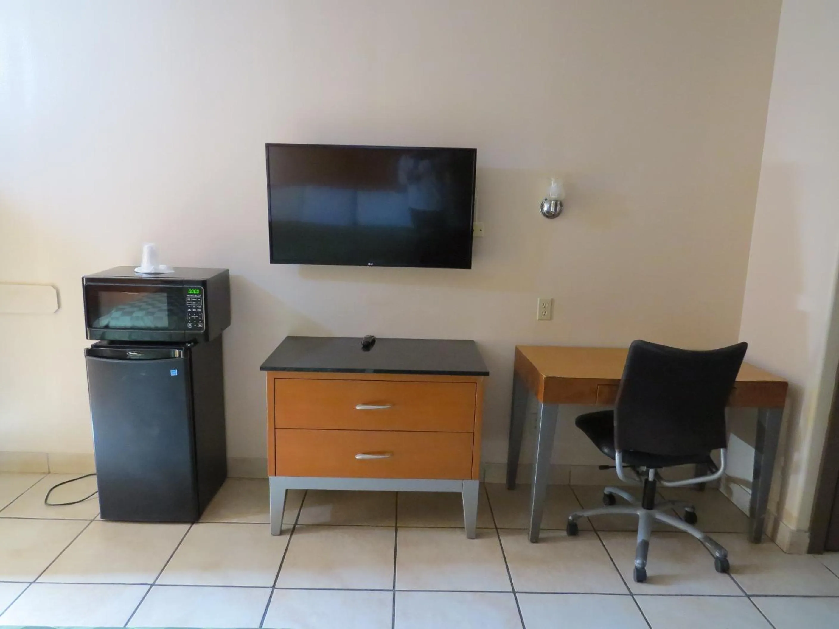 TV and multimedia in Executive Inn Laguna Vista