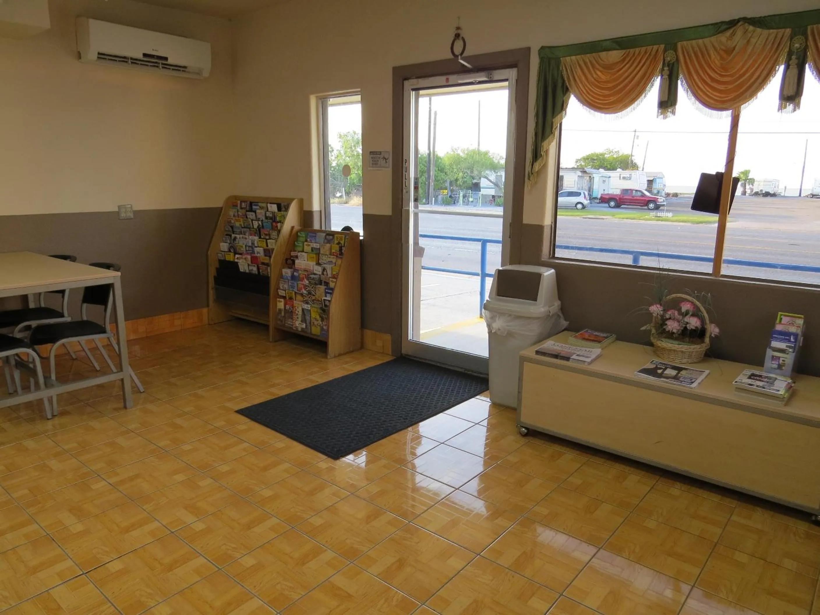 Lobby or reception in Executive Inn Laguna Vista