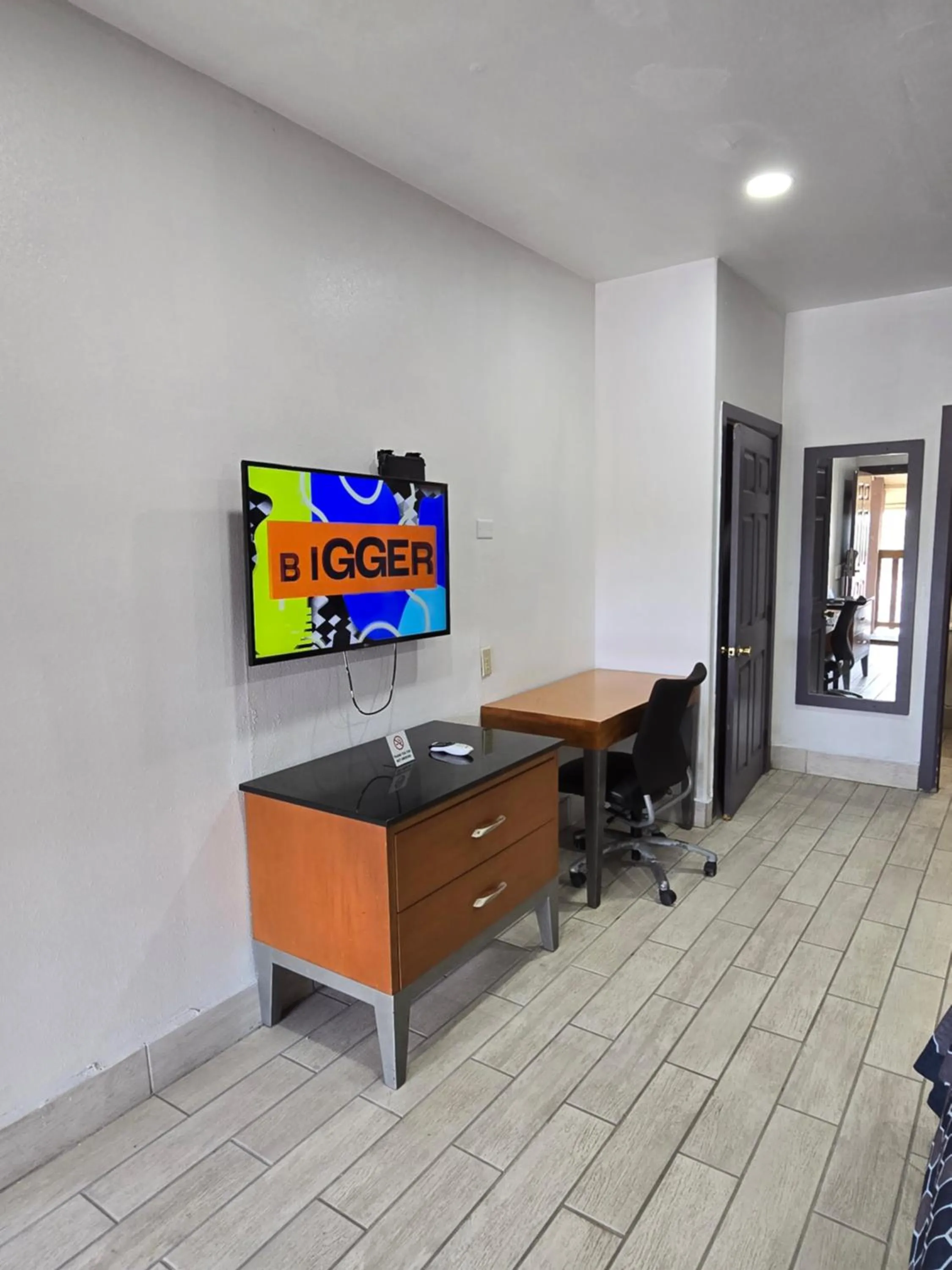 TV and multimedia in Executive Inn Laguna Vista