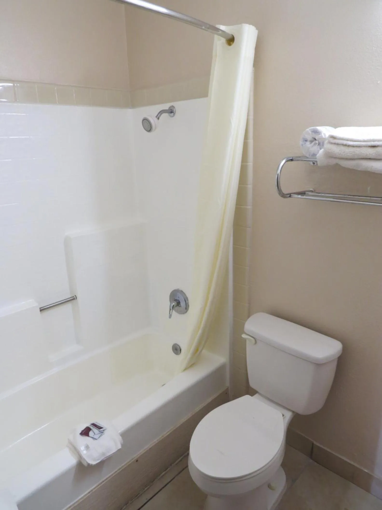 Bathroom in Executive Inn Laguna Vista