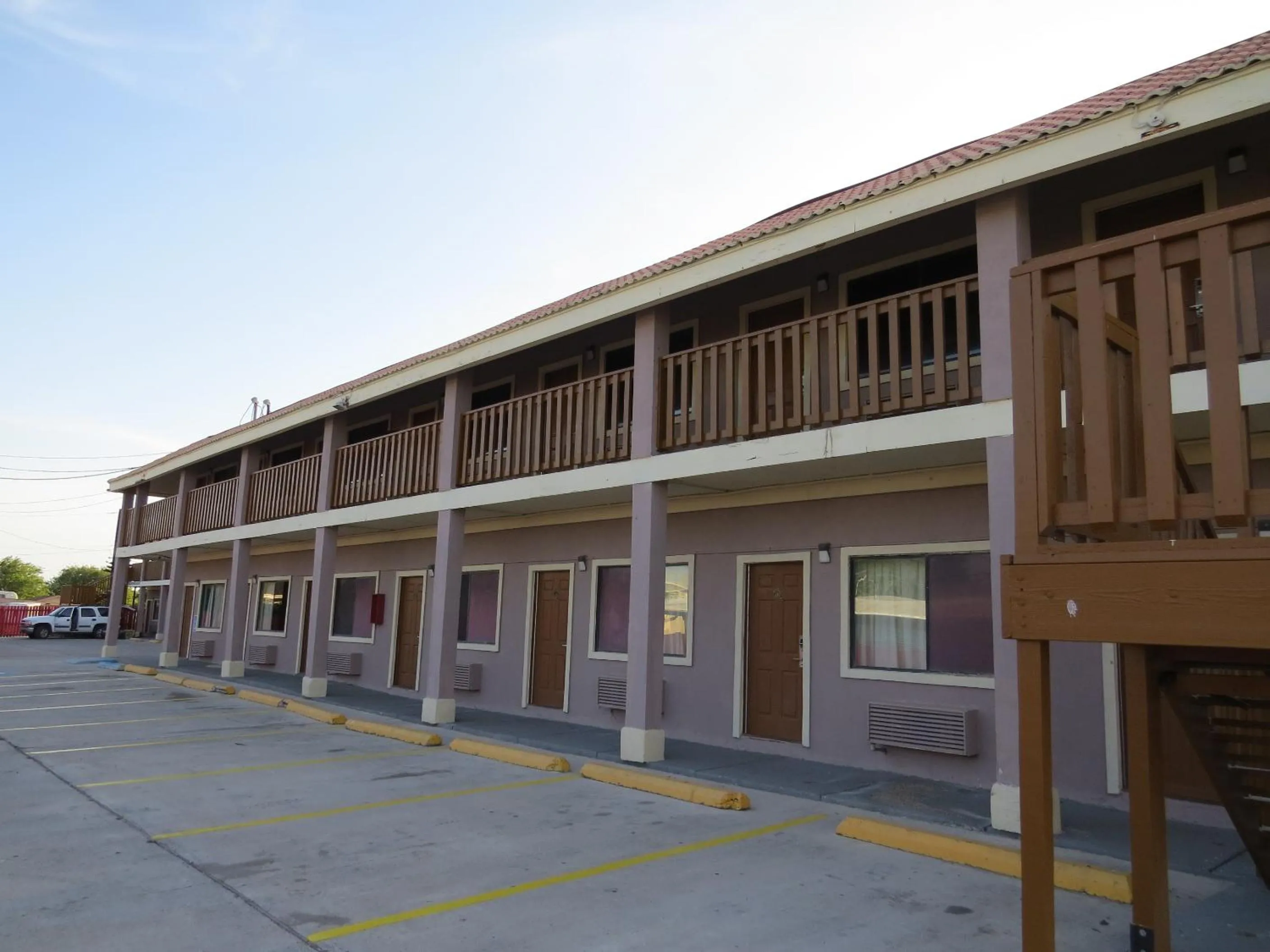 Property building in Executive Inn Laguna Vista