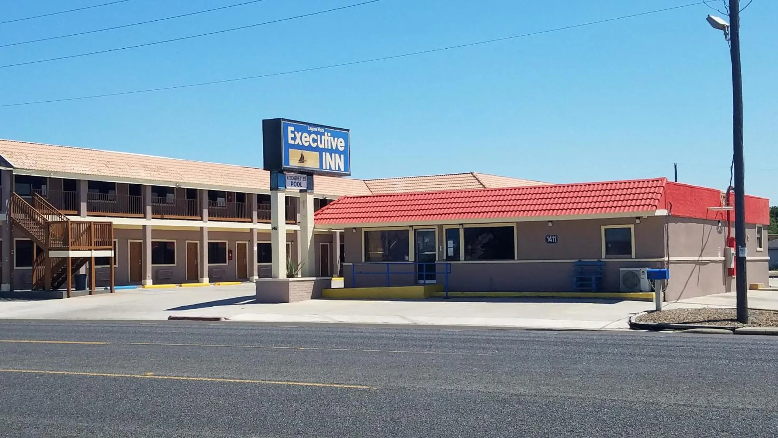 Facade/entrance in Executive Inn Laguna Vista