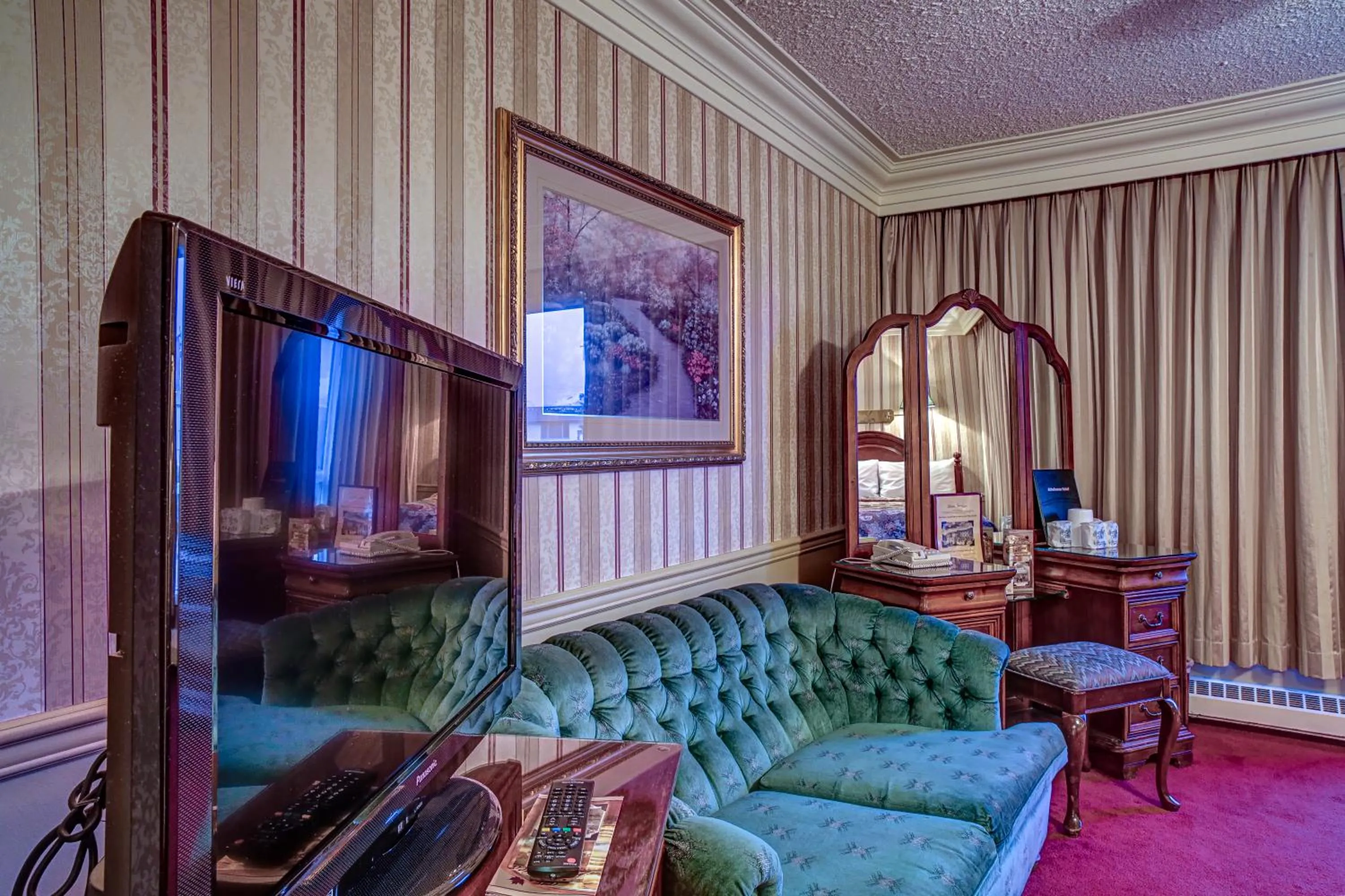 TV and multimedia in Athabasca Hotel