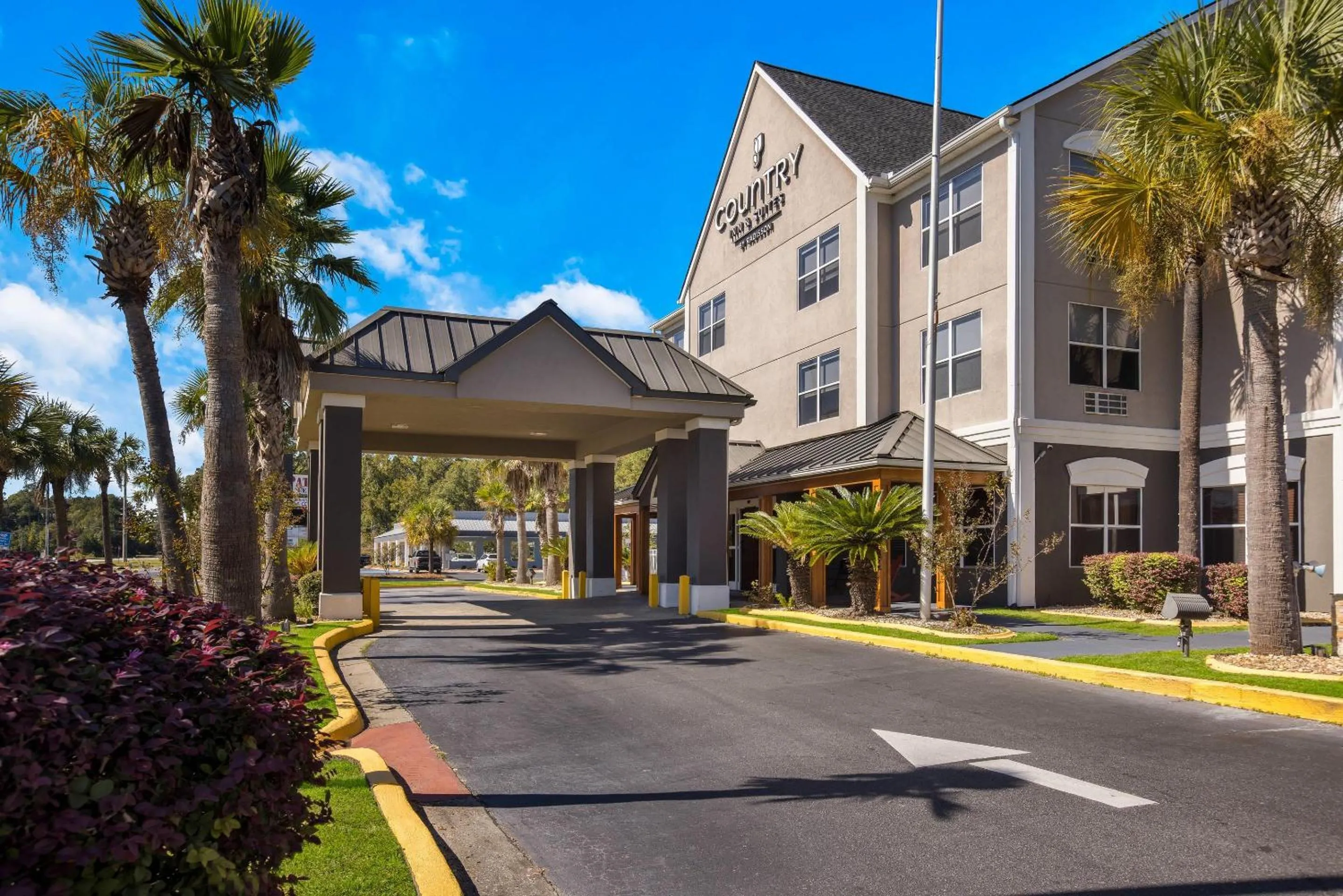 Property building in Country Inn & Suites by Radisson, Hinesville, GA