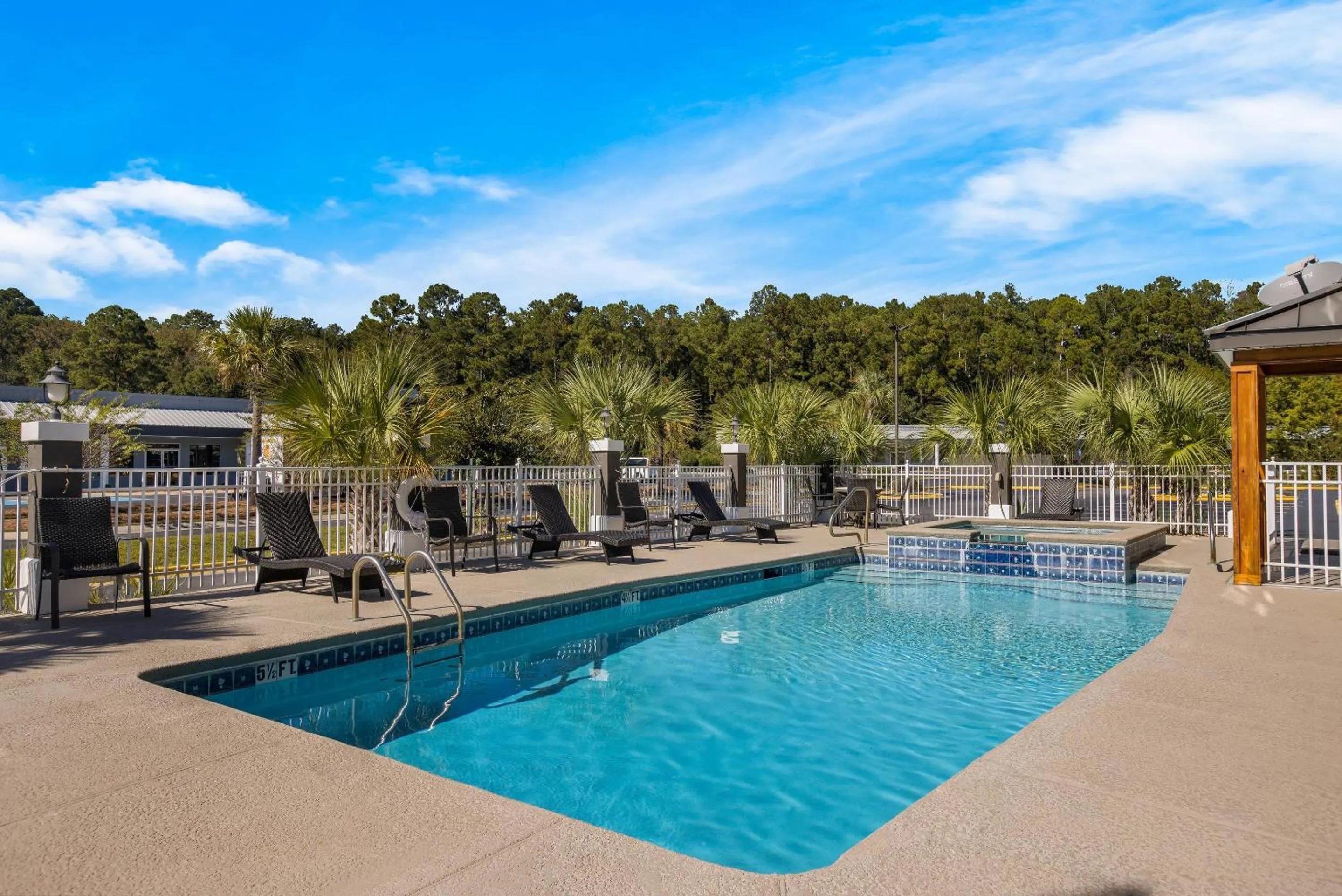 Swimming pool in Country Inn & Suites by Radisson, Hinesville, GA