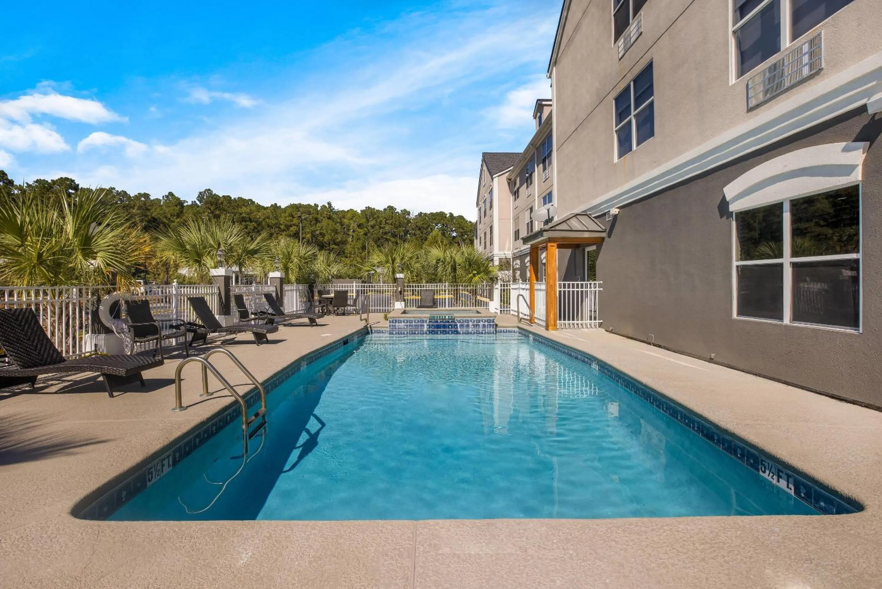 Swimming pool in Country Inn & Suites by Radisson, Hinesville, GA