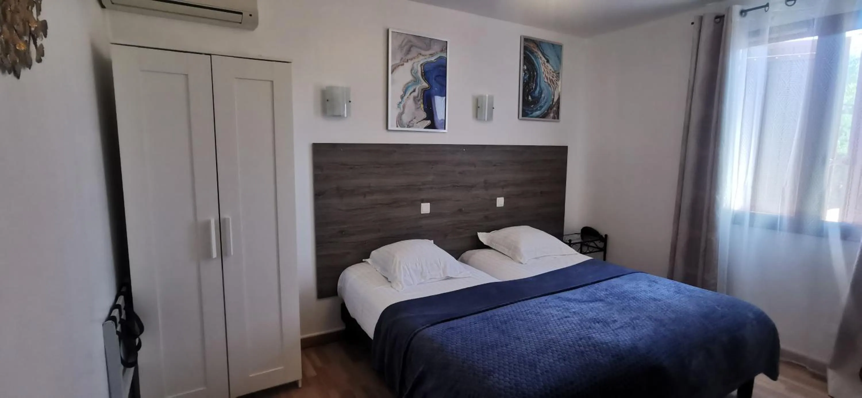 Photo of the whole room, Bed in Hôtel Le Mas Des Amandiers