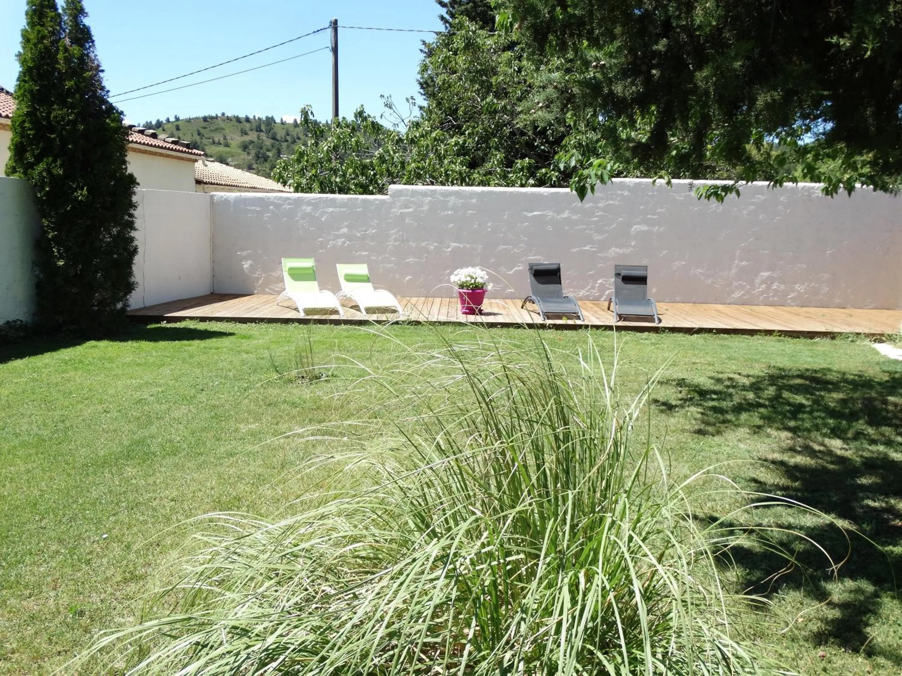 Garden in Hôtel Le Mas Des Amandiers