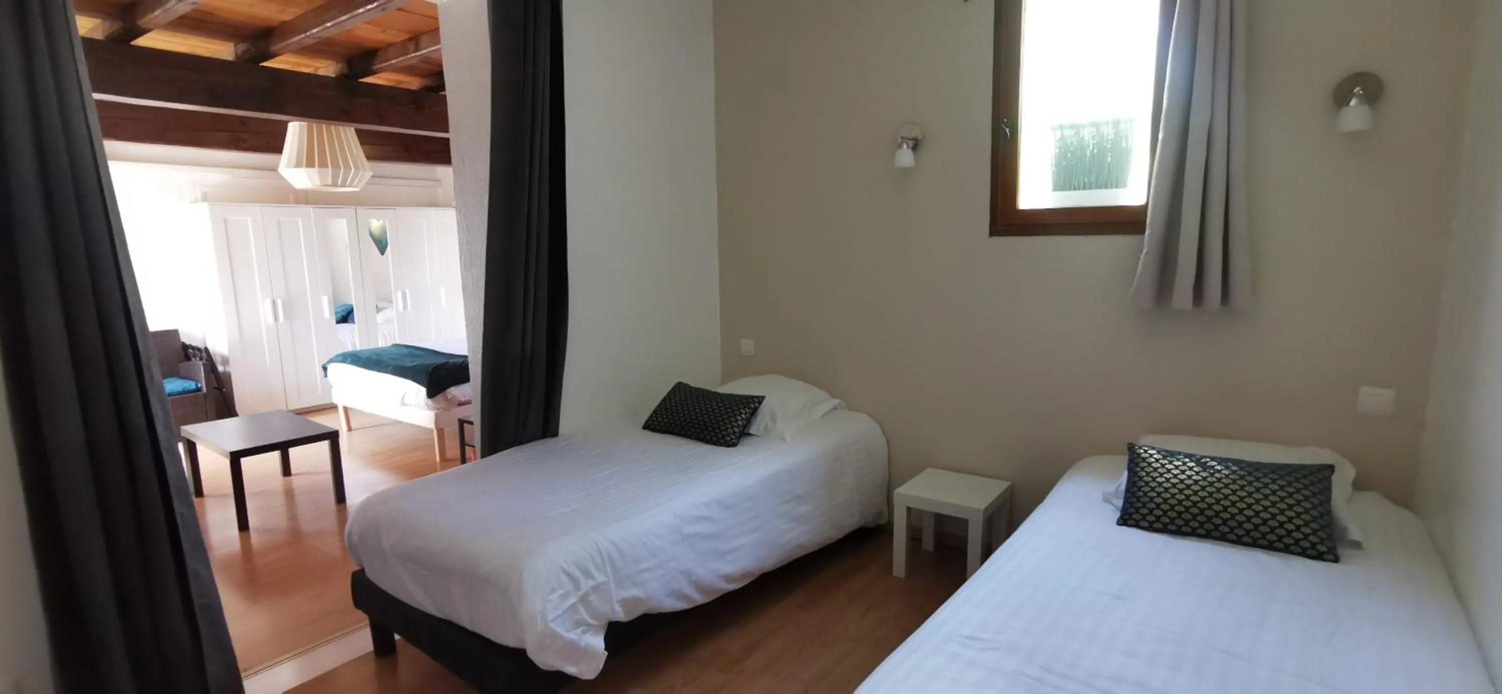 Bed in Hôtel Le Mas Des Amandiers