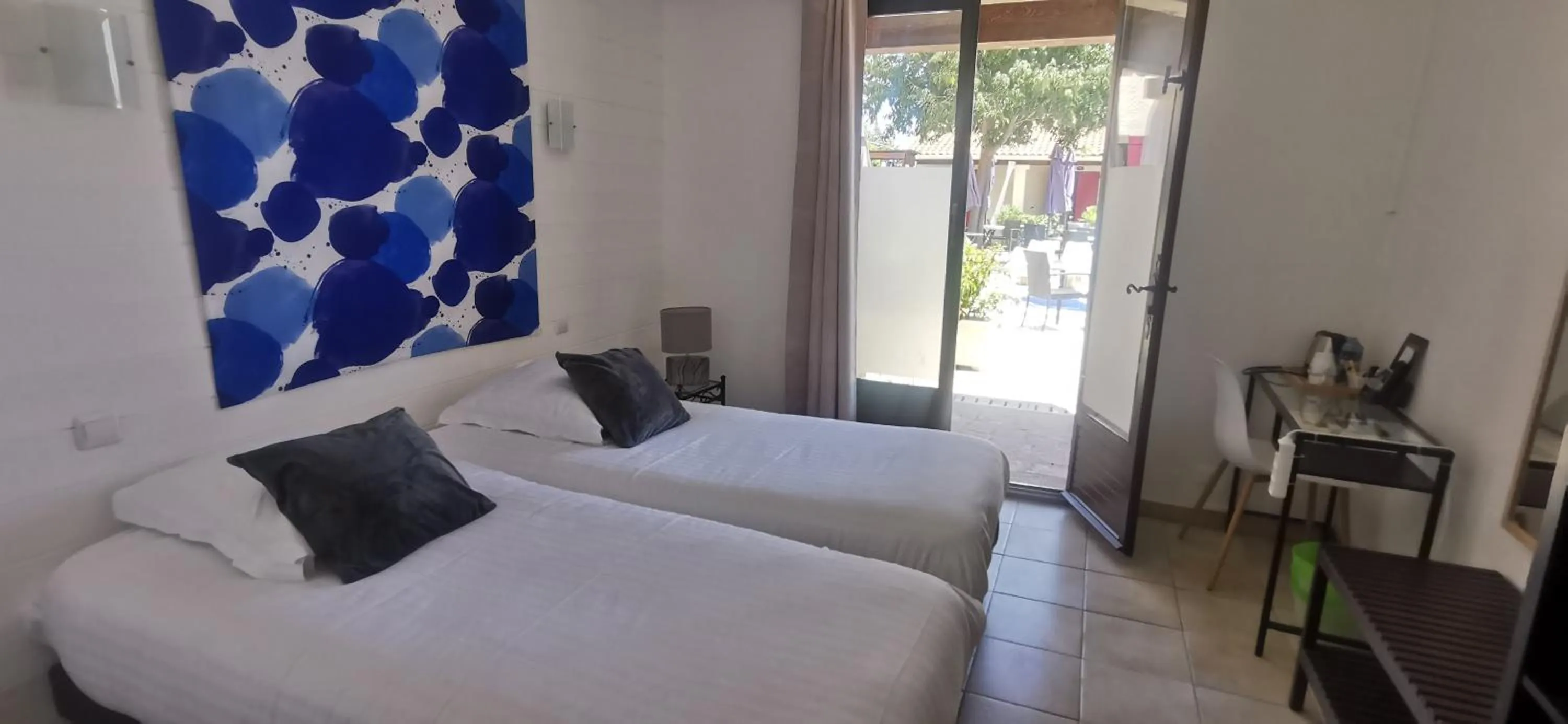 Patio, Bed in Hôtel Le Mas Des Amandiers