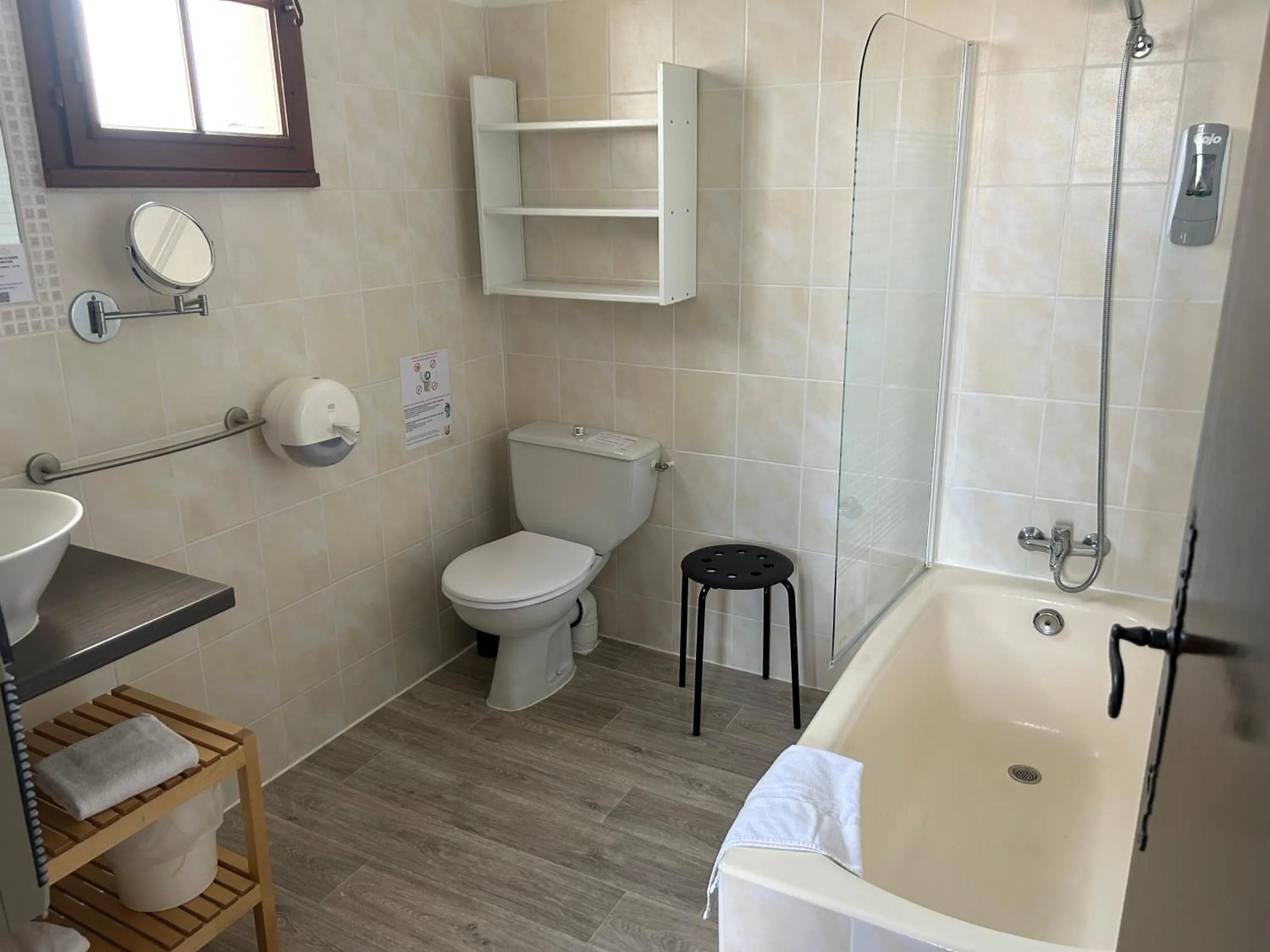 Bathroom in Hôtel Le Mas Des Amandiers