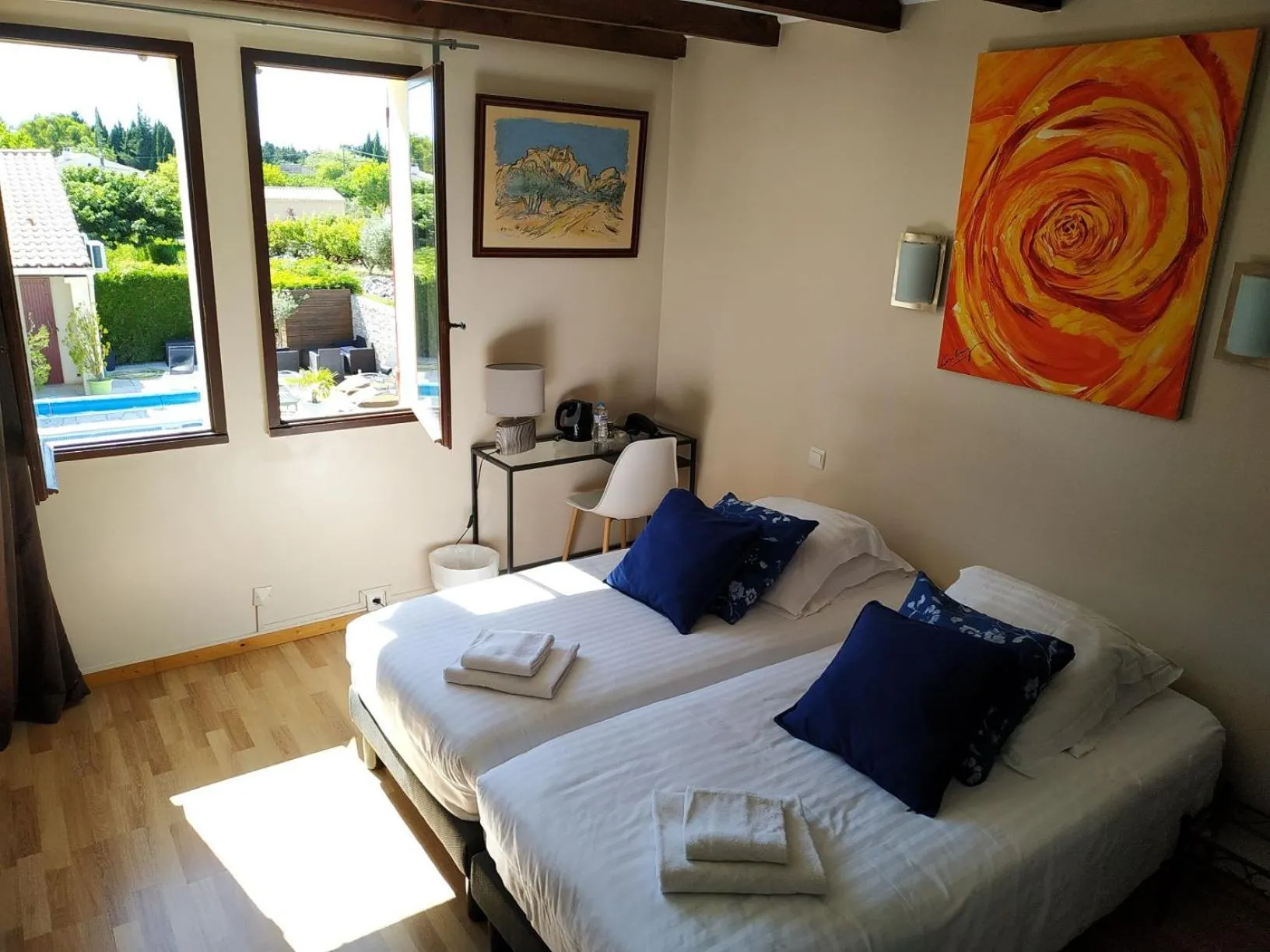 Bed in Hôtel Le Mas Des Amandiers