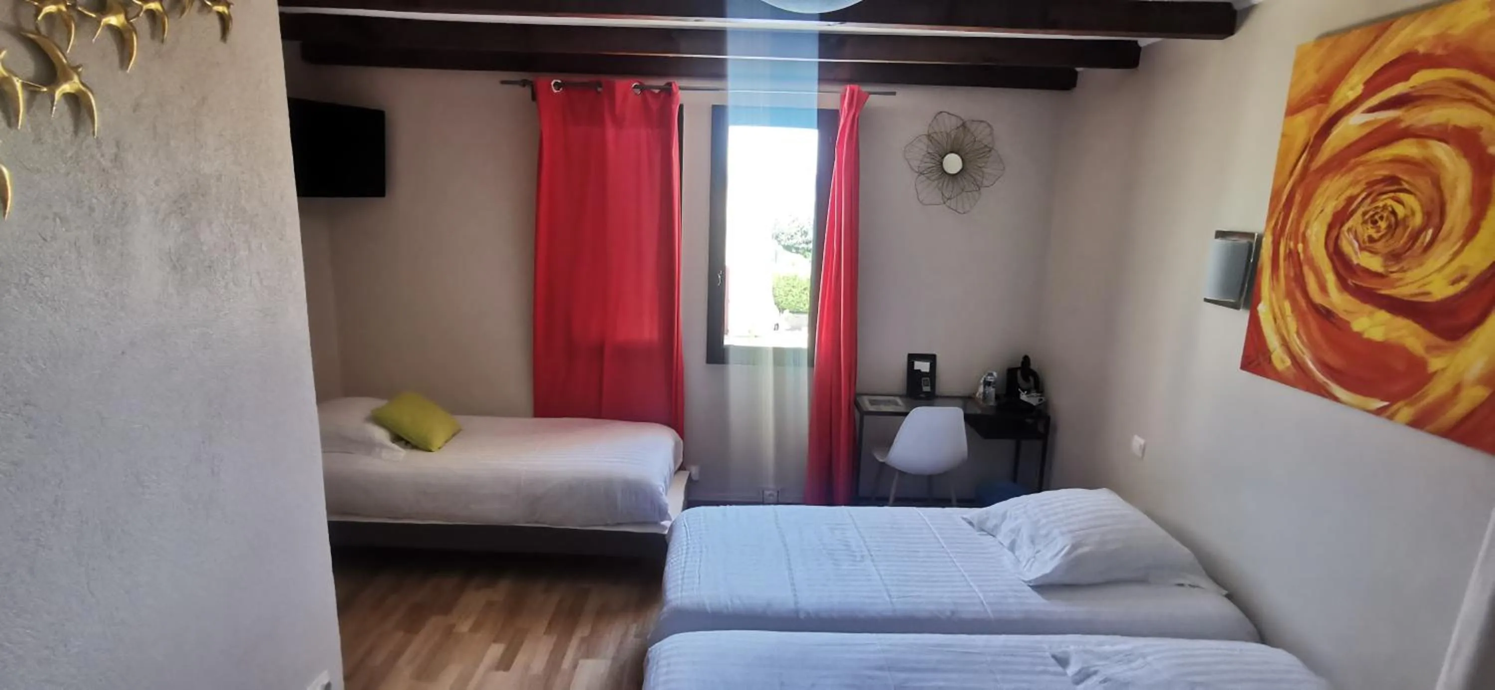 Photo of the whole room, Bed in Hôtel Le Mas Des Amandiers