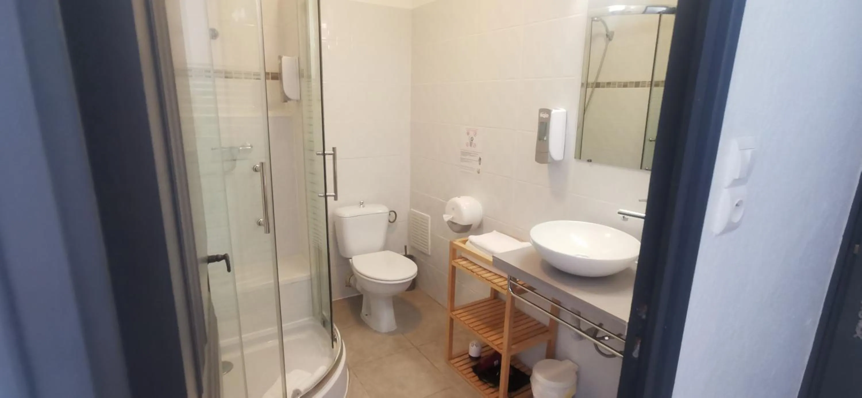 Bathroom in Hôtel Le Mas Des Amandiers