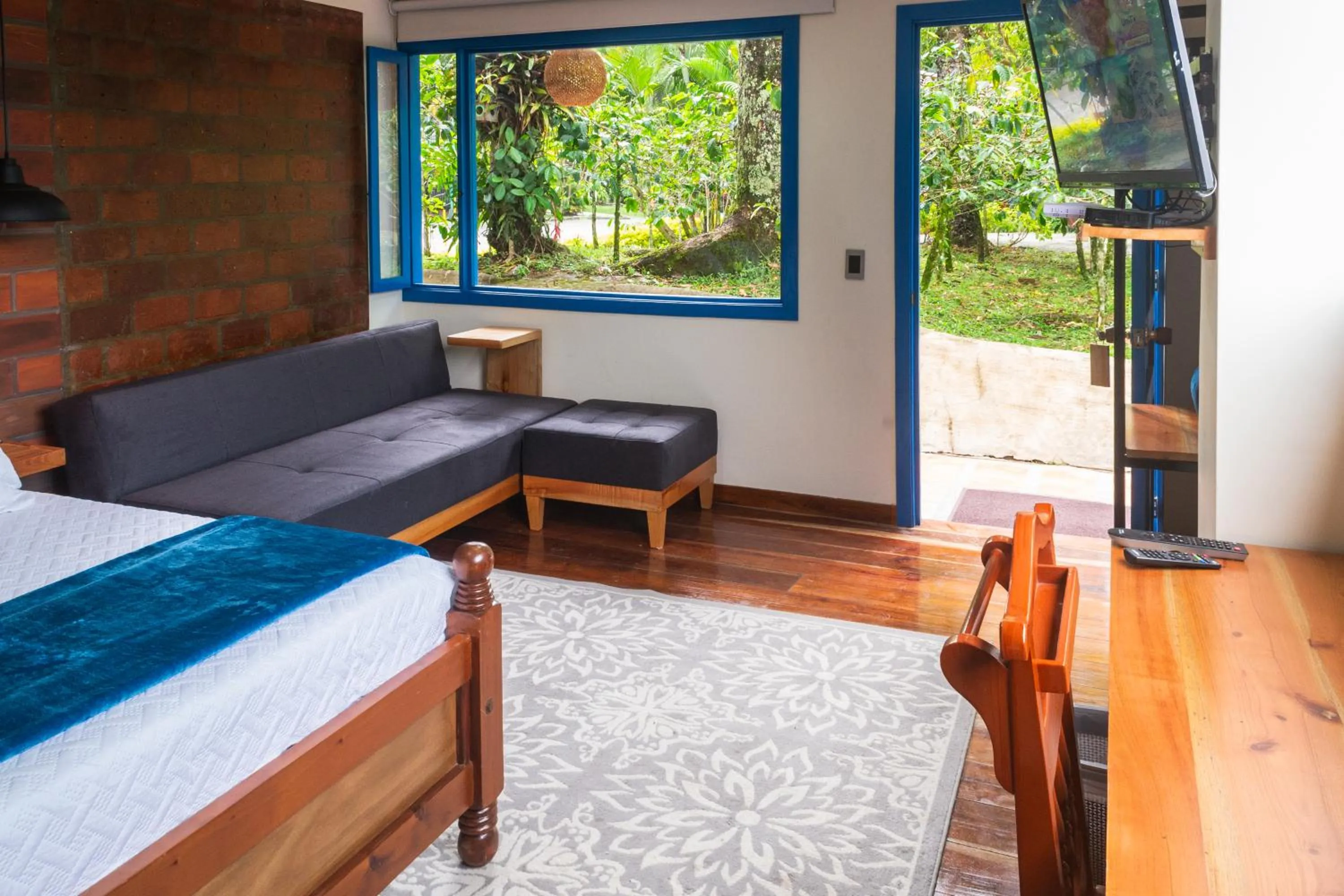 TV and multimedia, Bed in El Edén Country hotel y Club Residencial