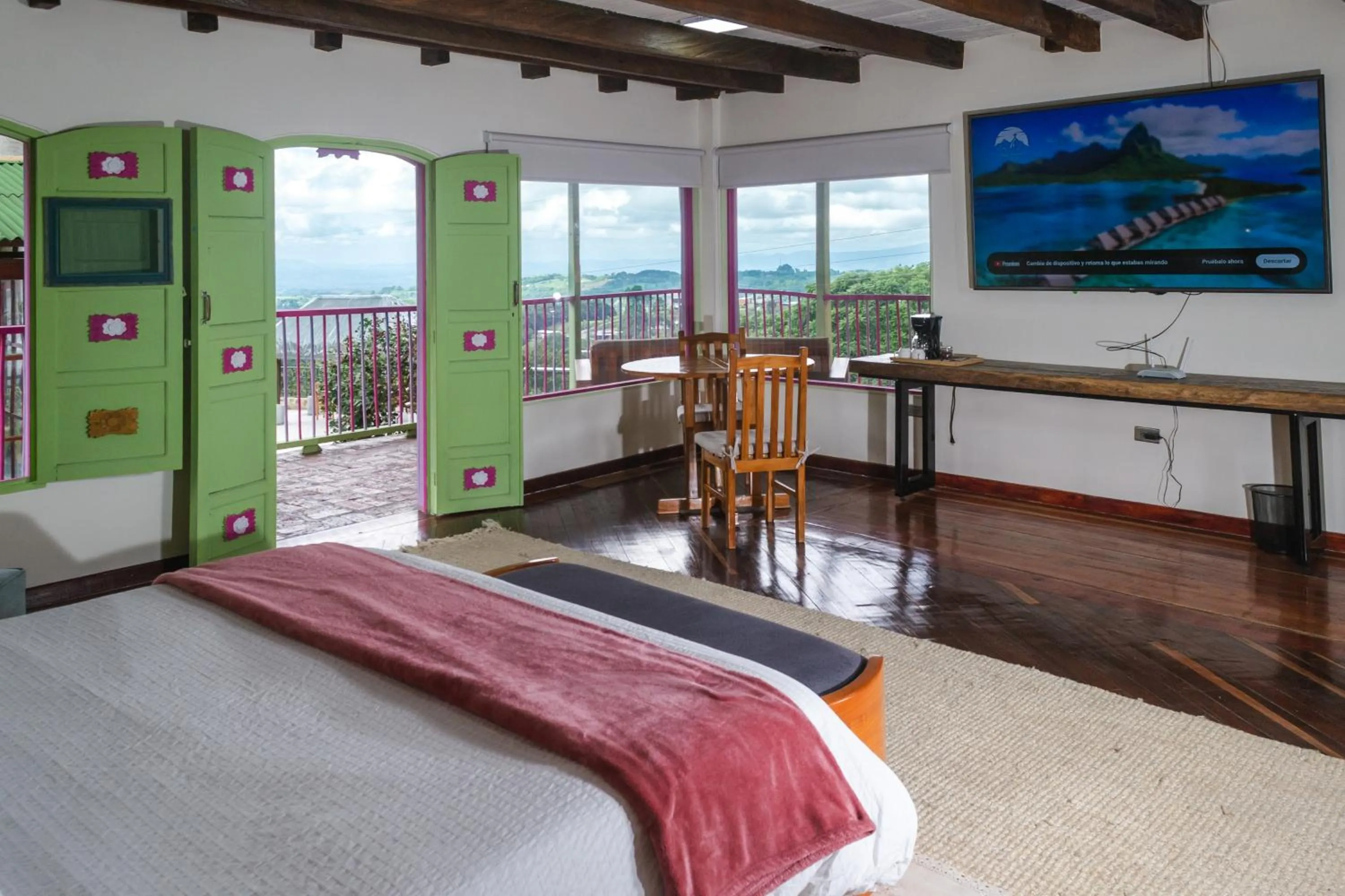 TV and multimedia, Bed in El Edén Country hotel y Club Residencial