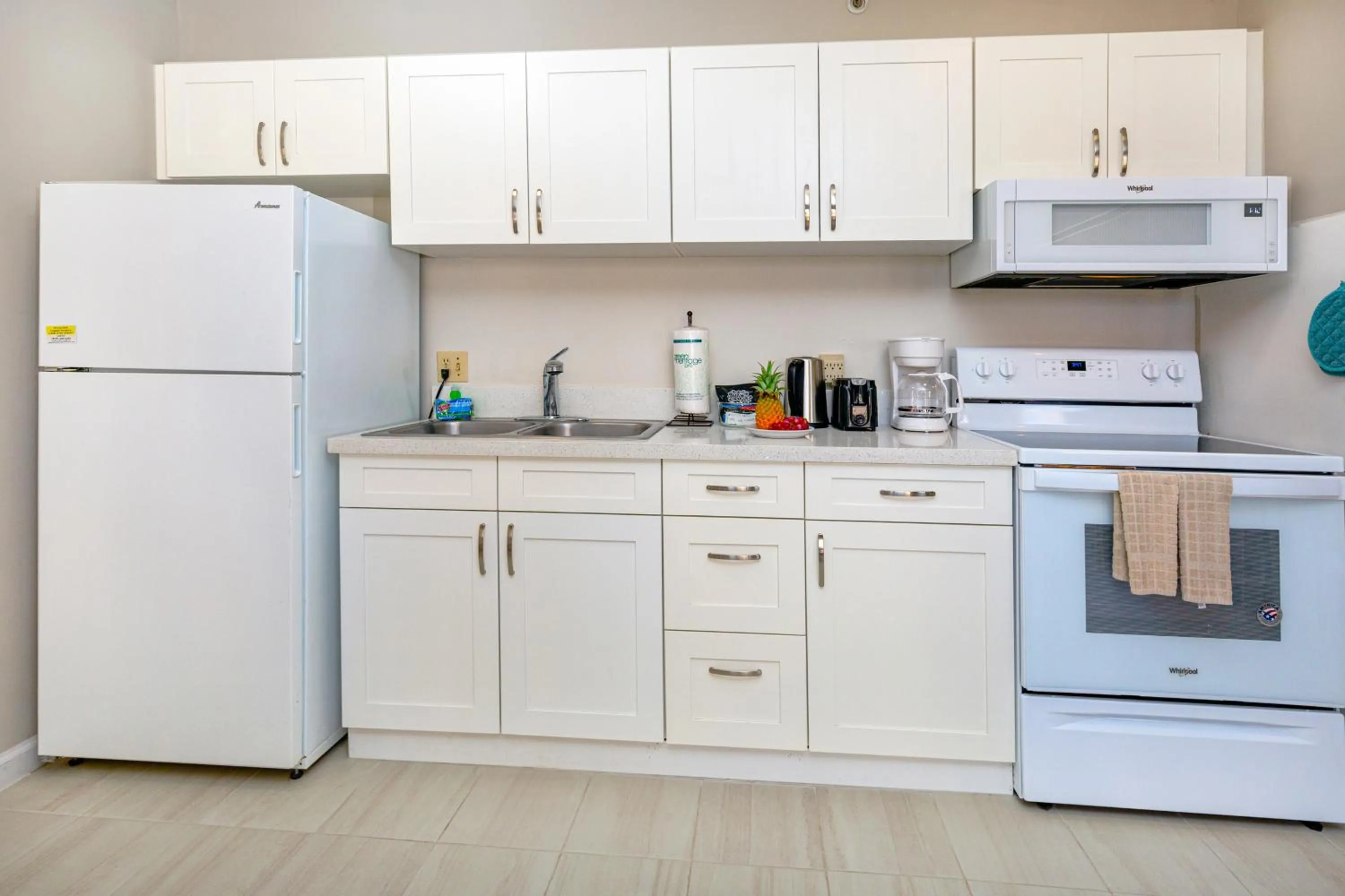 Kitchen or kitchenette in Diamond Head & Ocean View Gem Near Waikiki Beach, Parking's On Us