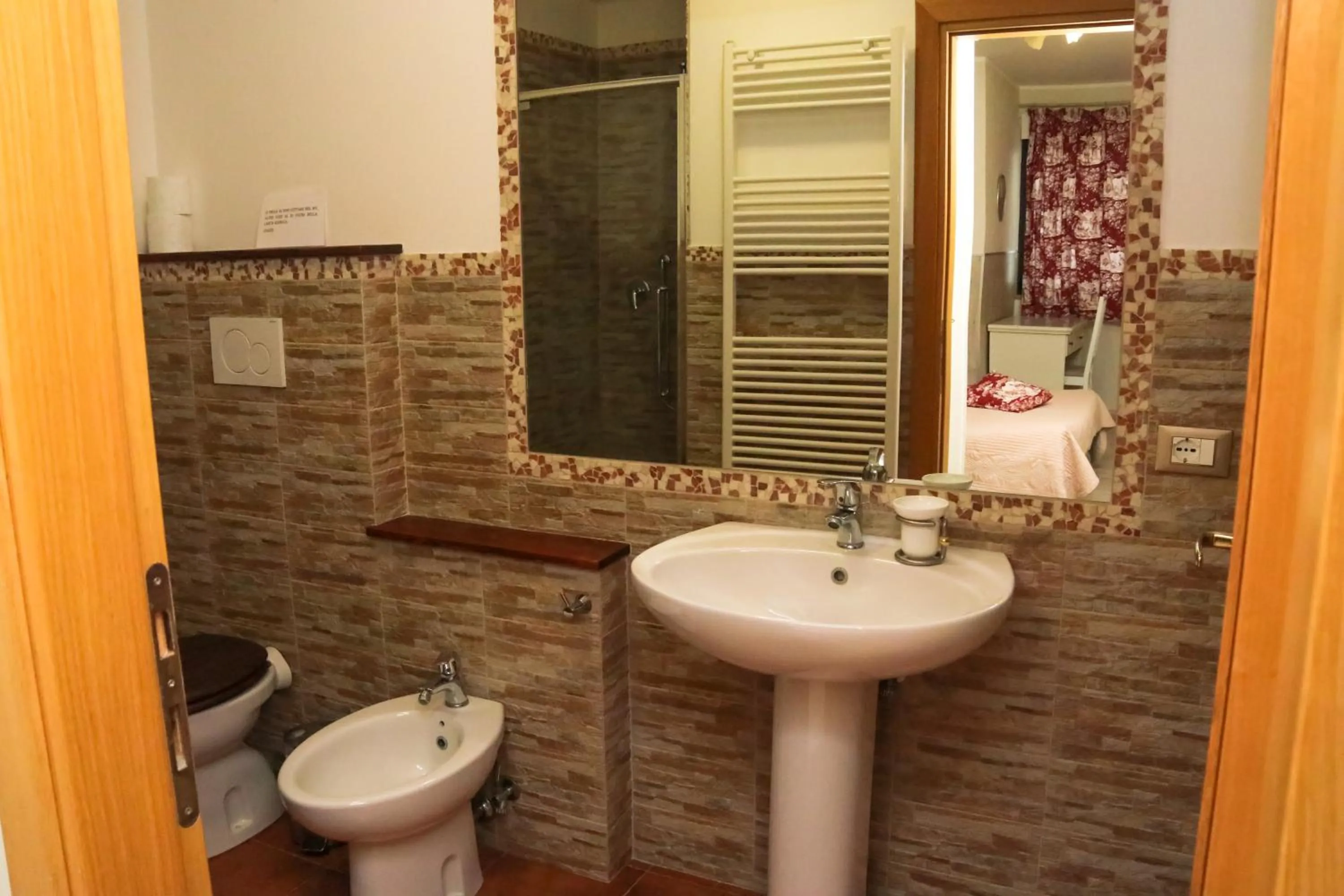 Bathroom in b&b DOREMI