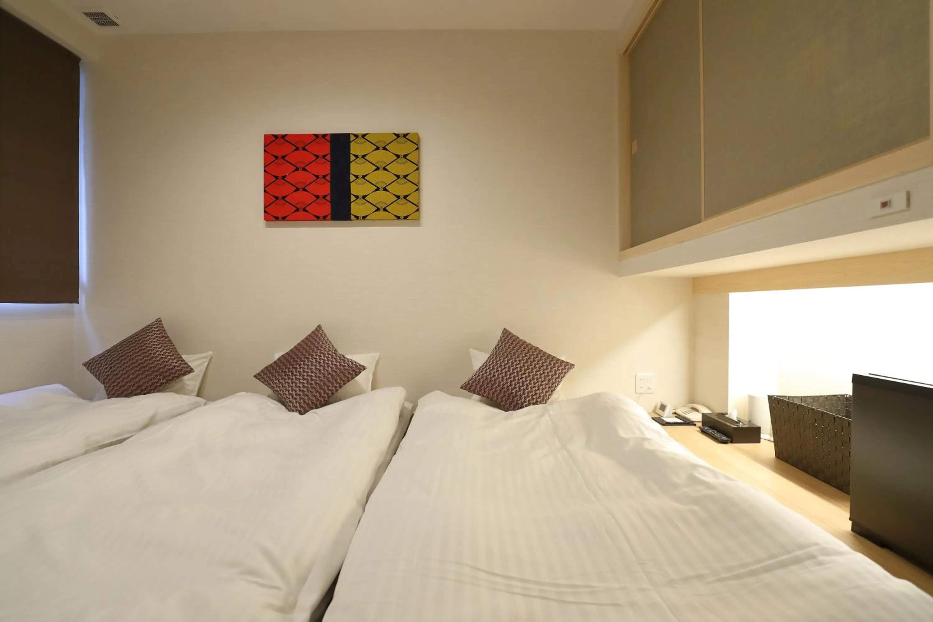 Photo of the whole room, Bed in Osaka Teikoku Hotel