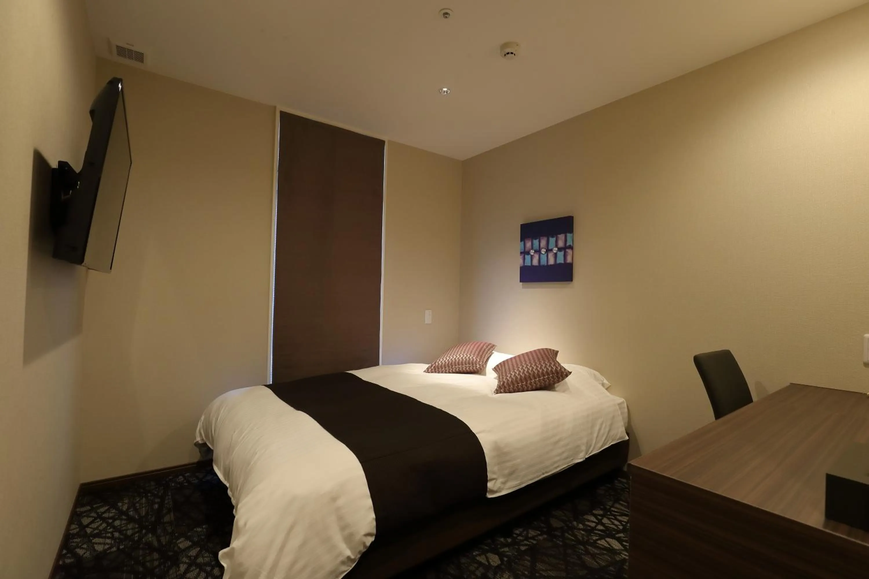 Bedroom, Bed in Osaka Teikoku Hotel