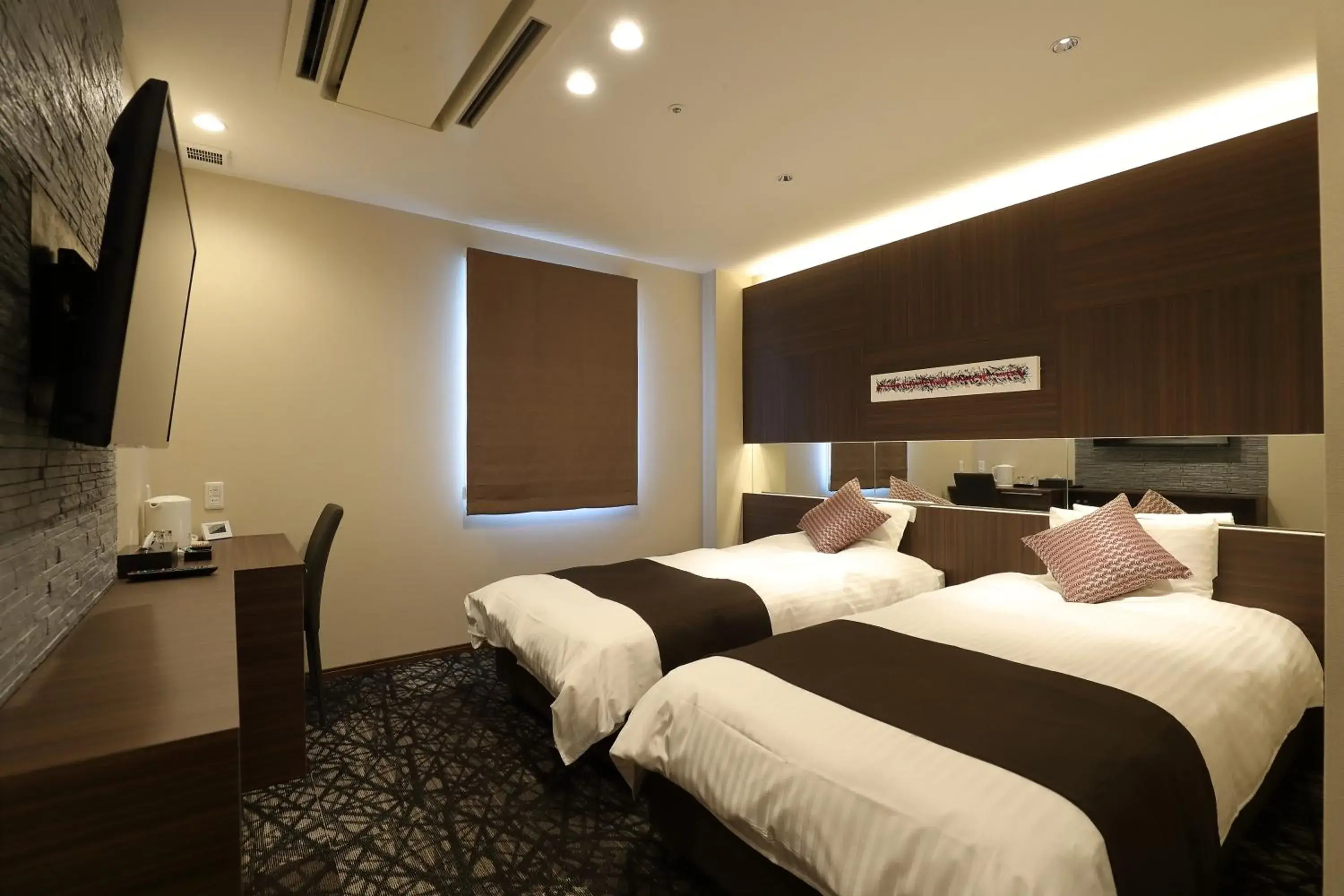 Twin Room - Non-Smoking in Osaka Teikoku Hotel Twin Room - Non-Smoking in Osaka Teikoku Hotel