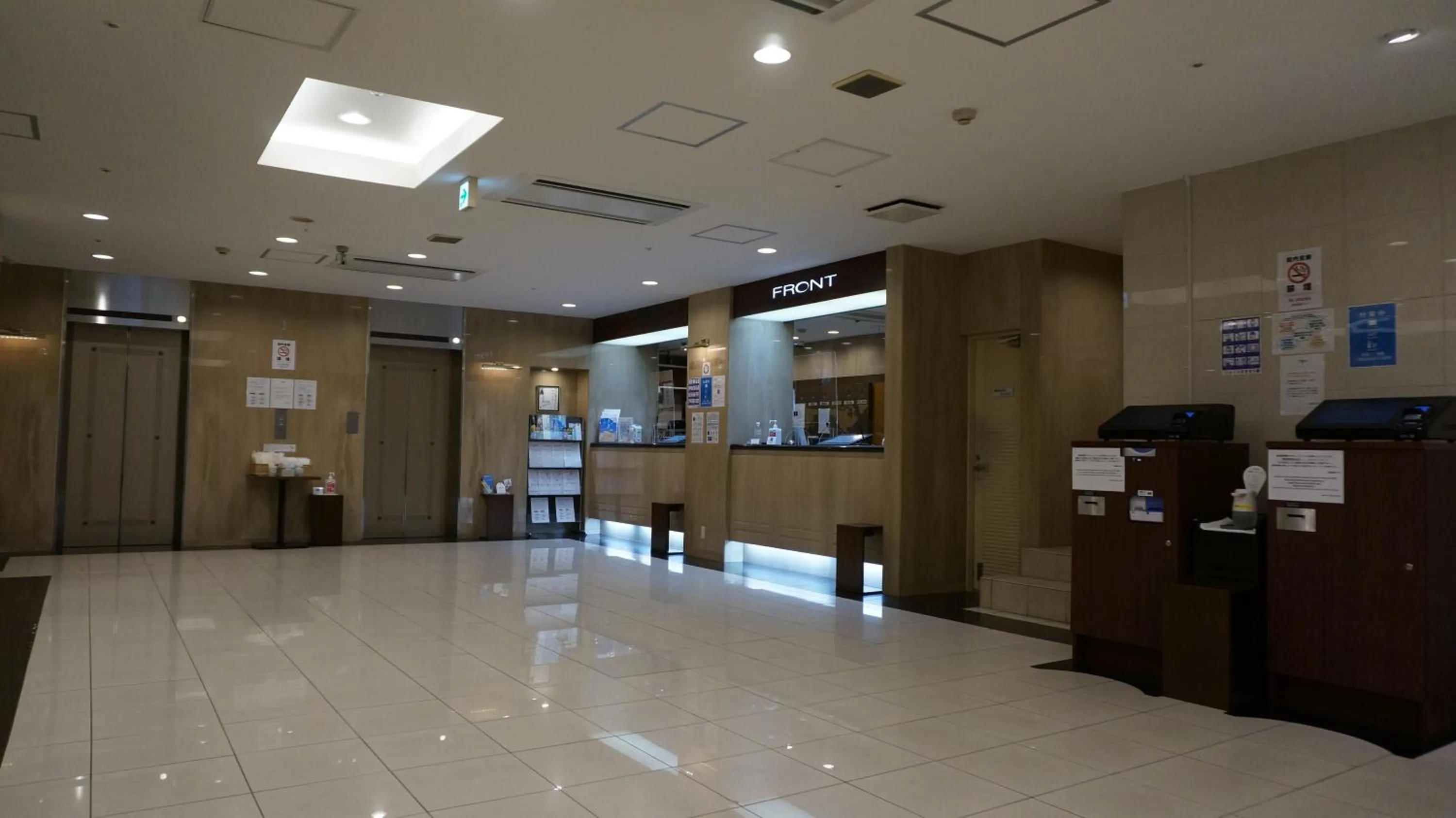 Lobby or reception in Osaka Teikoku Hotel