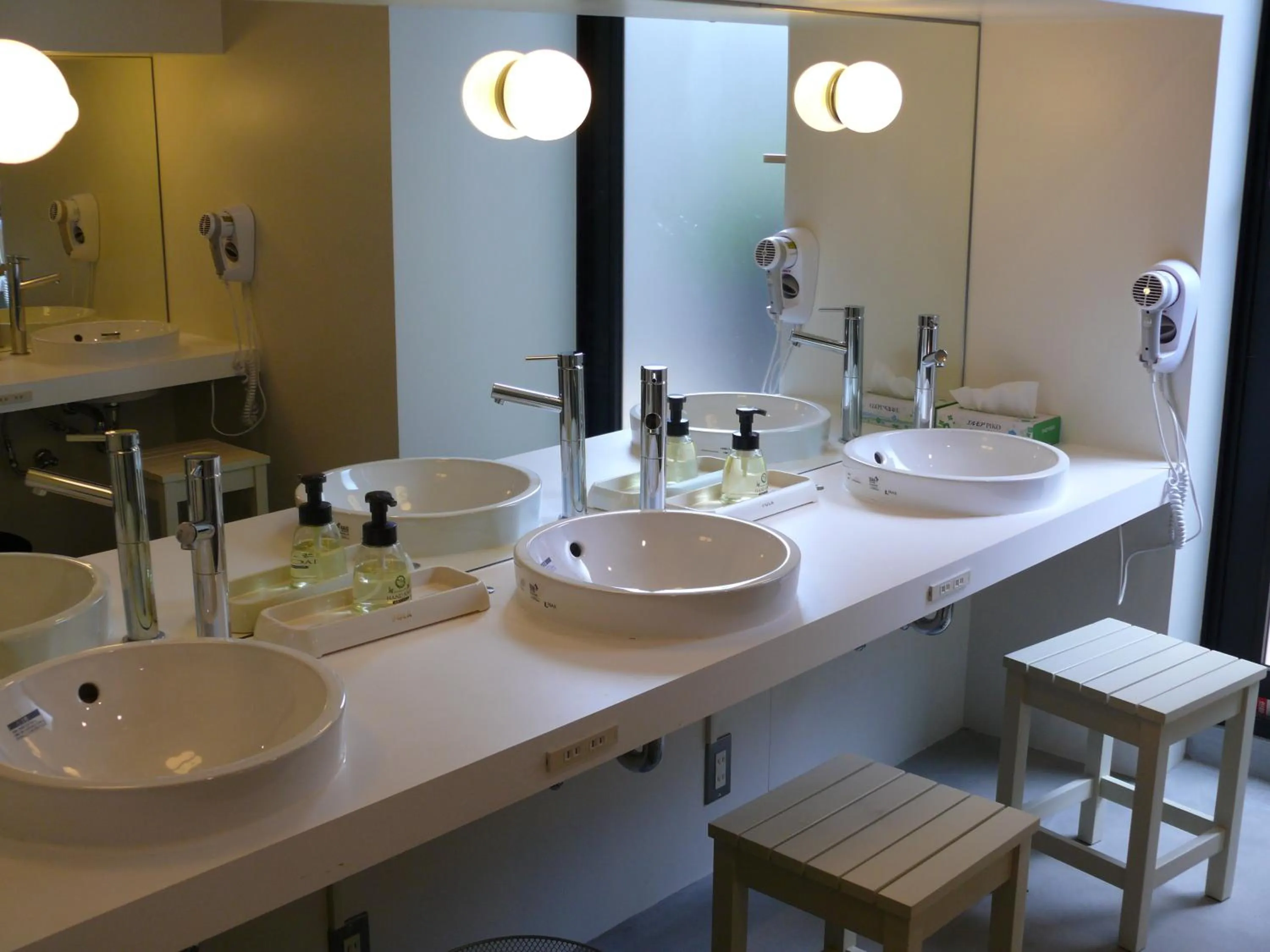 Bathroom in Piece Hostel Kyoto