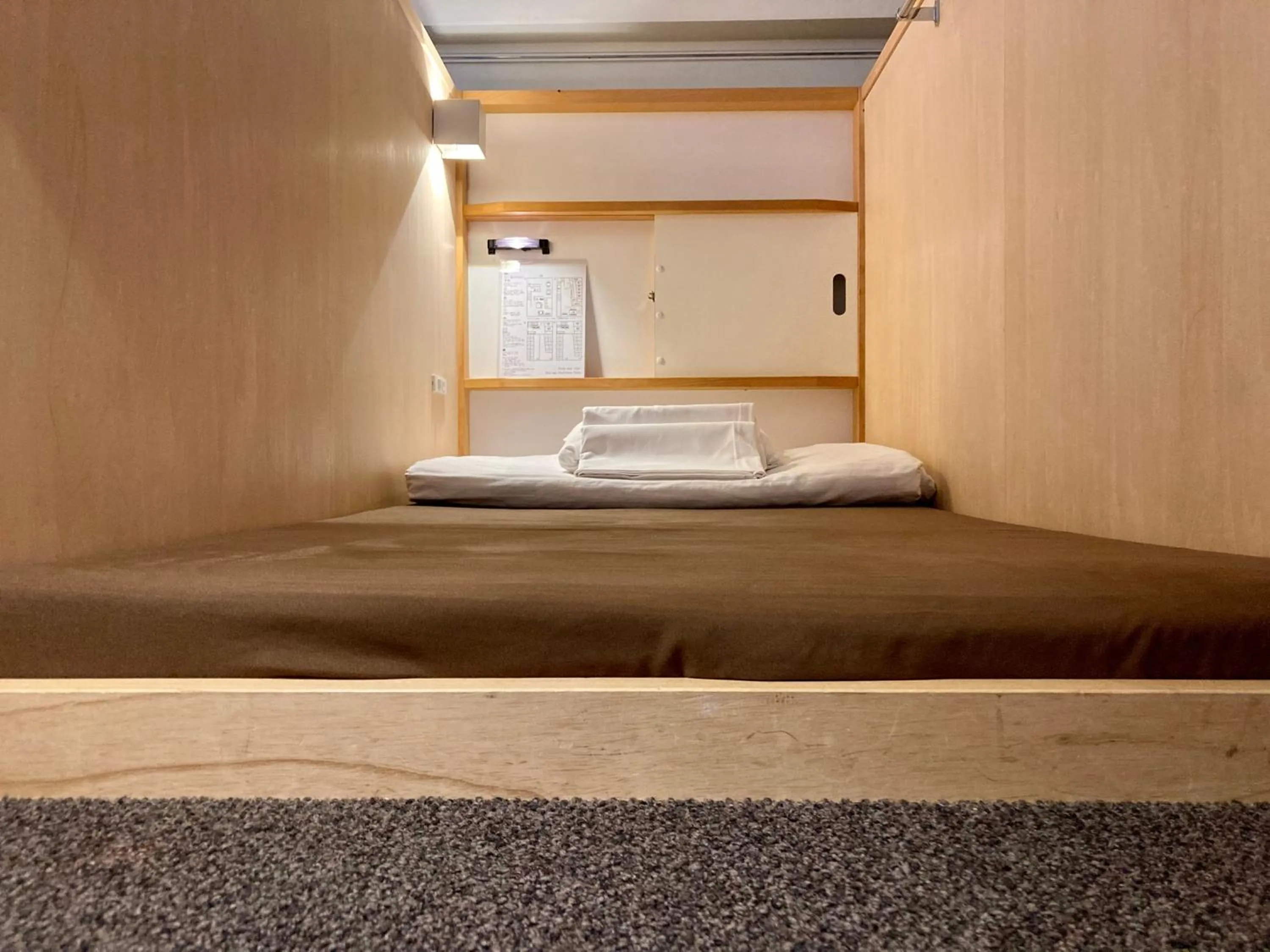 Bed in Santiago Guesthouse Kyoto