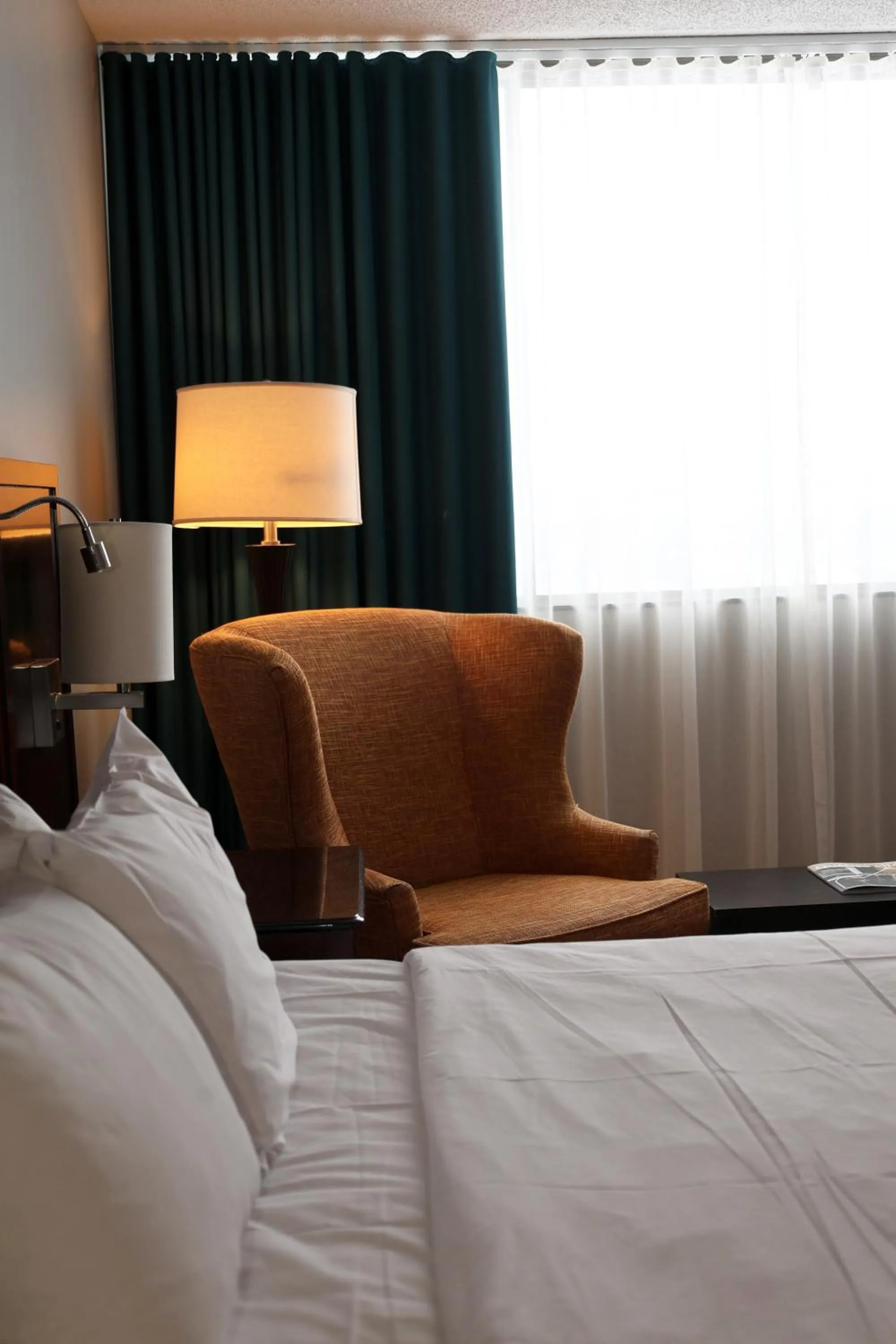 Bedroom, Bed in Travelodge by Wyndham Quebec City Hotel & Convention Centre