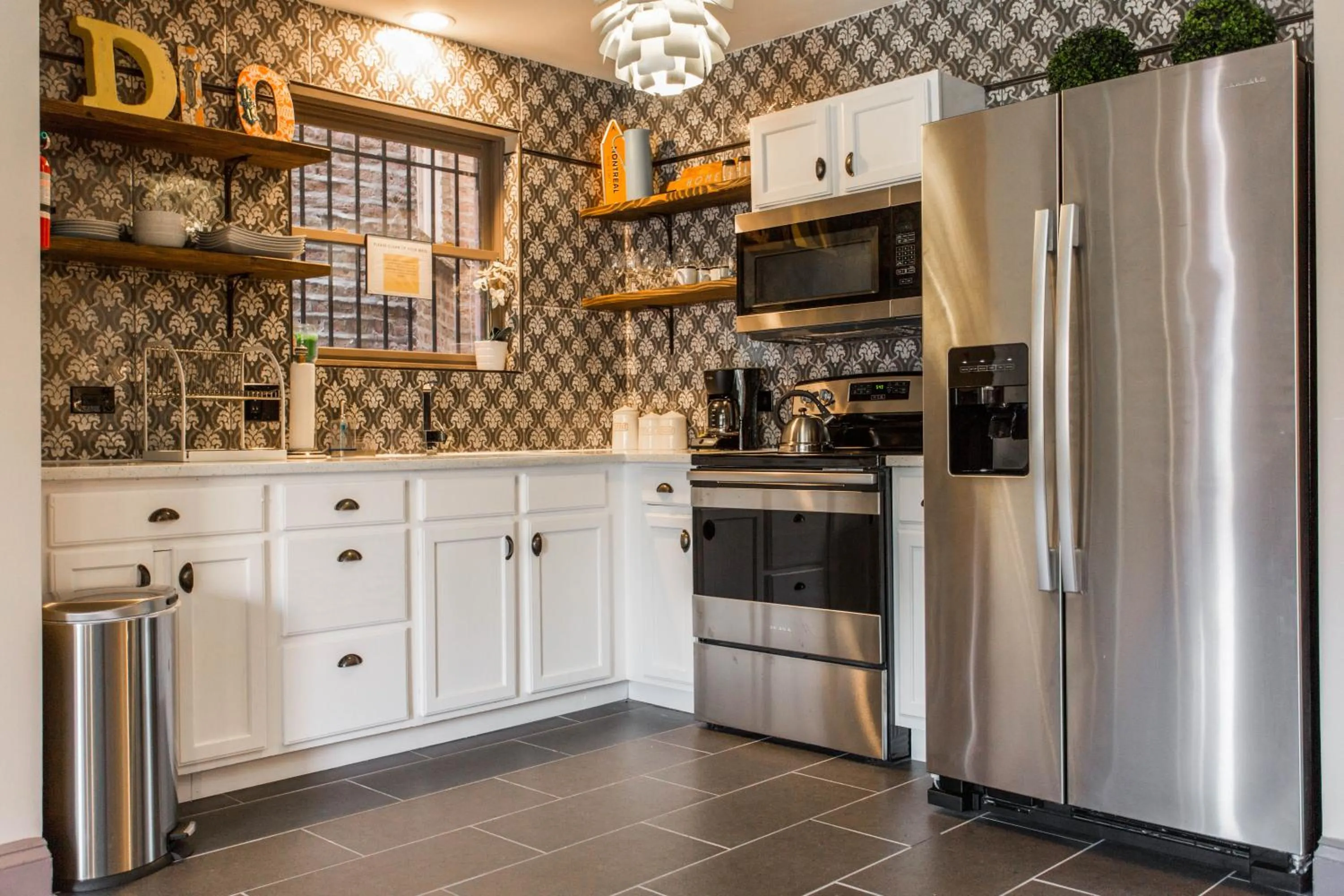Communal kitchen in Villa Dubois Guest House