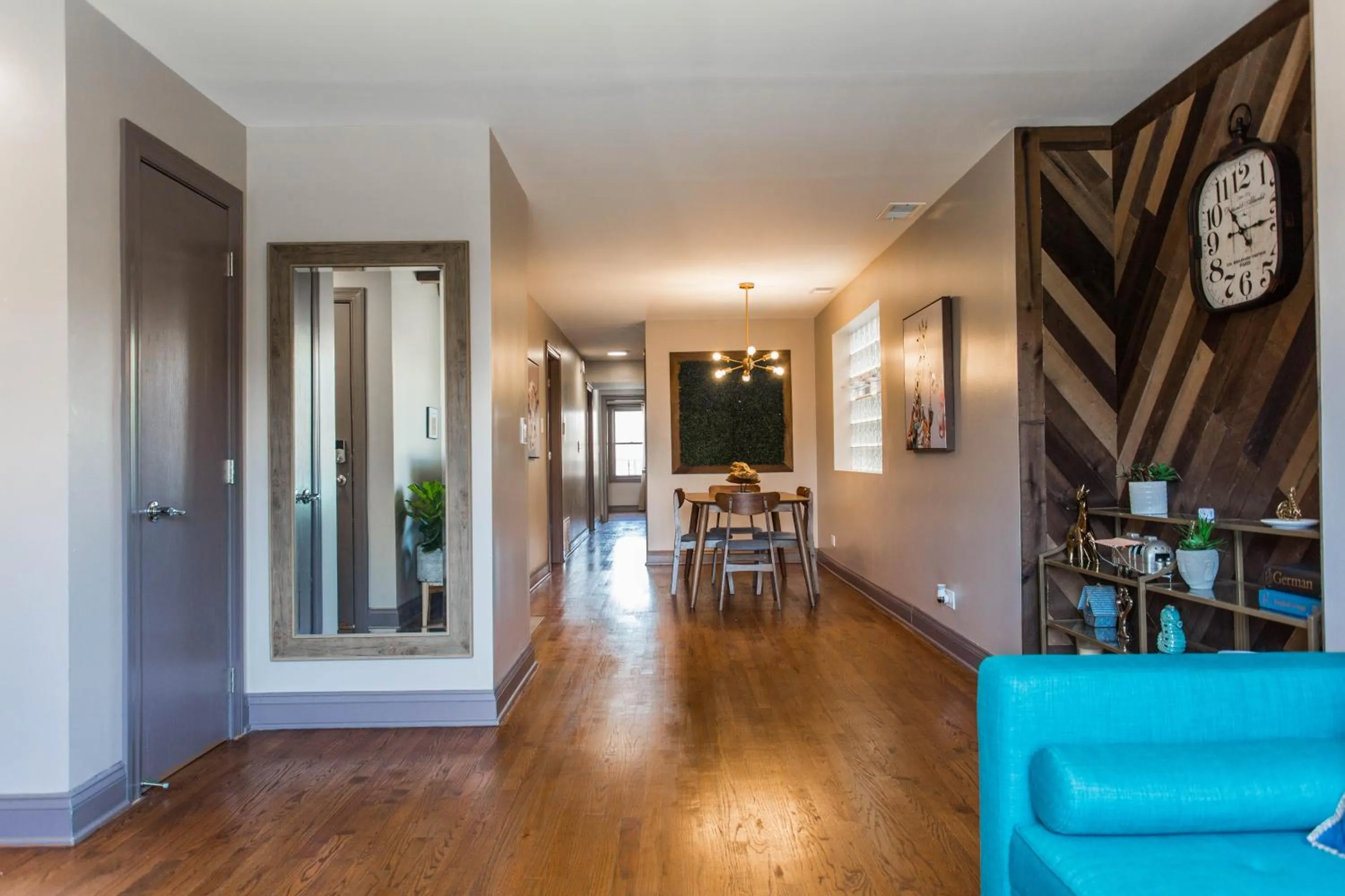 Communal lounge/ TV room in Villa Dubois Guest House